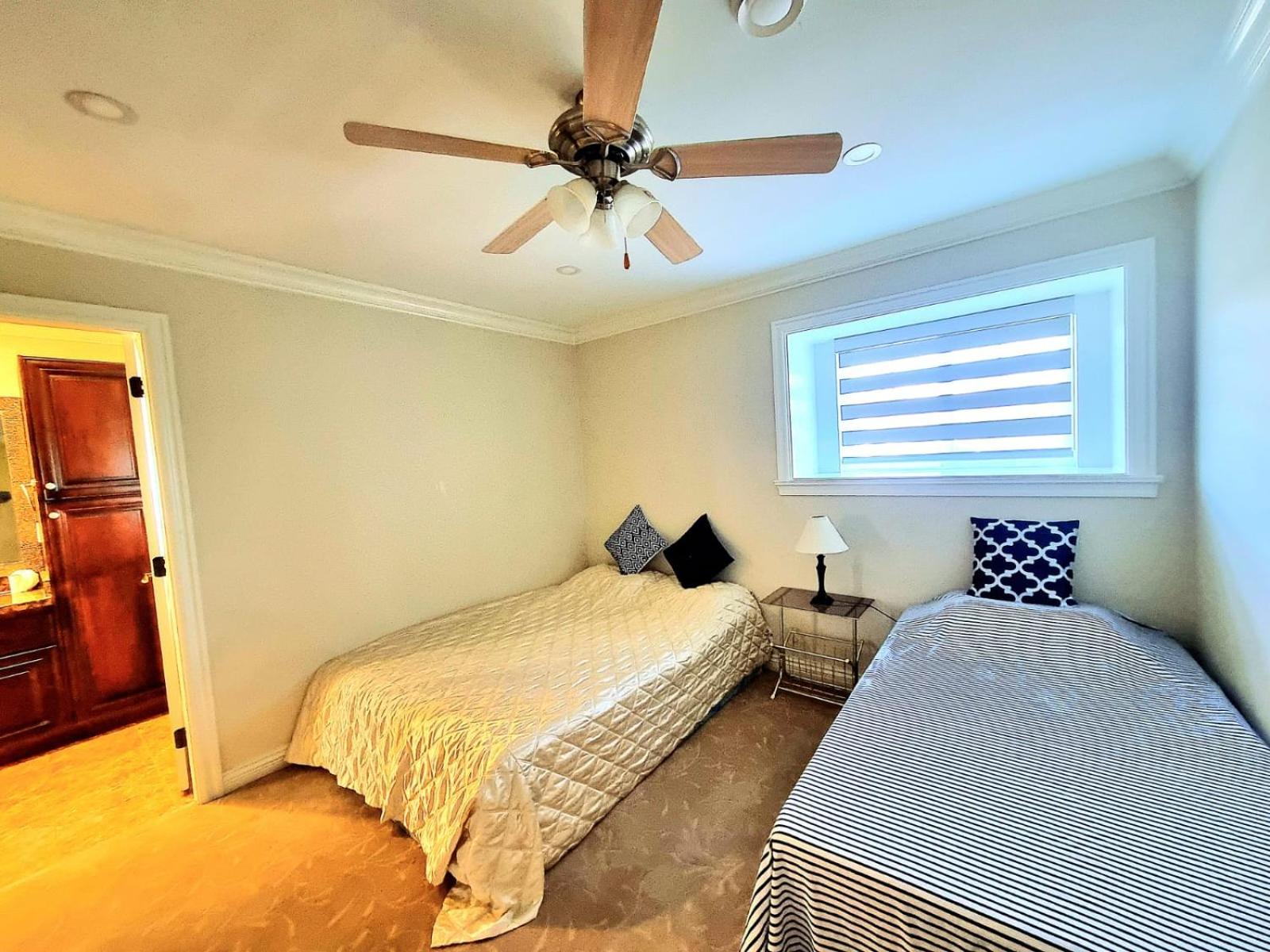 Deluxe Family Rooms in the best neighborhood in Surrey