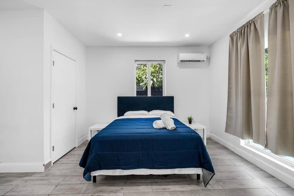 Family Home with Luxurious Pool For 12 People