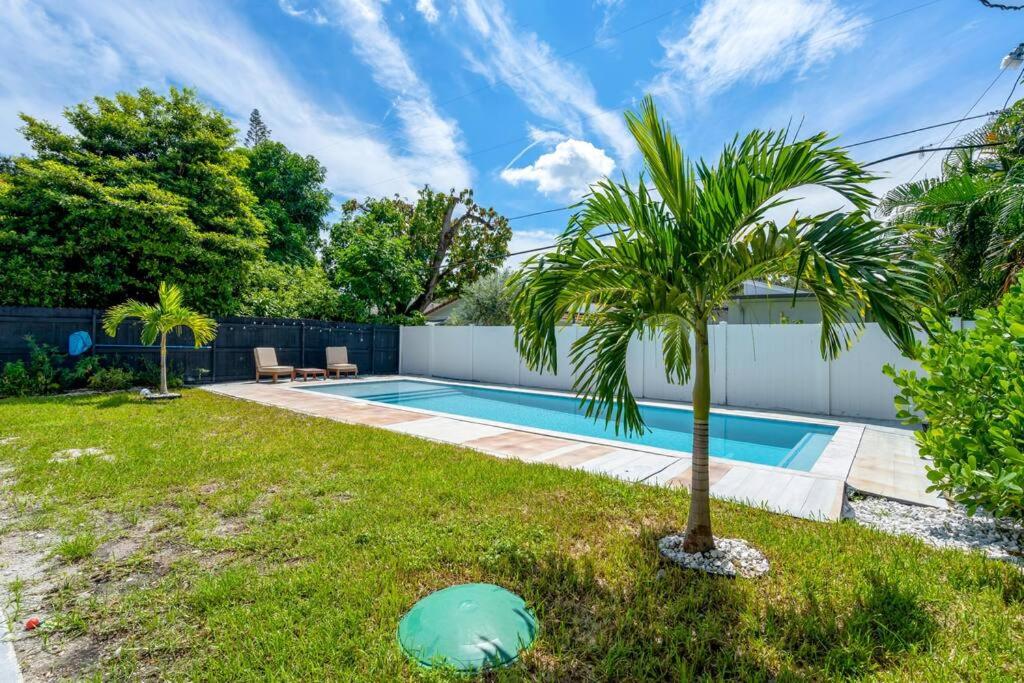 Family Home with Luxurious Pool For 12 People