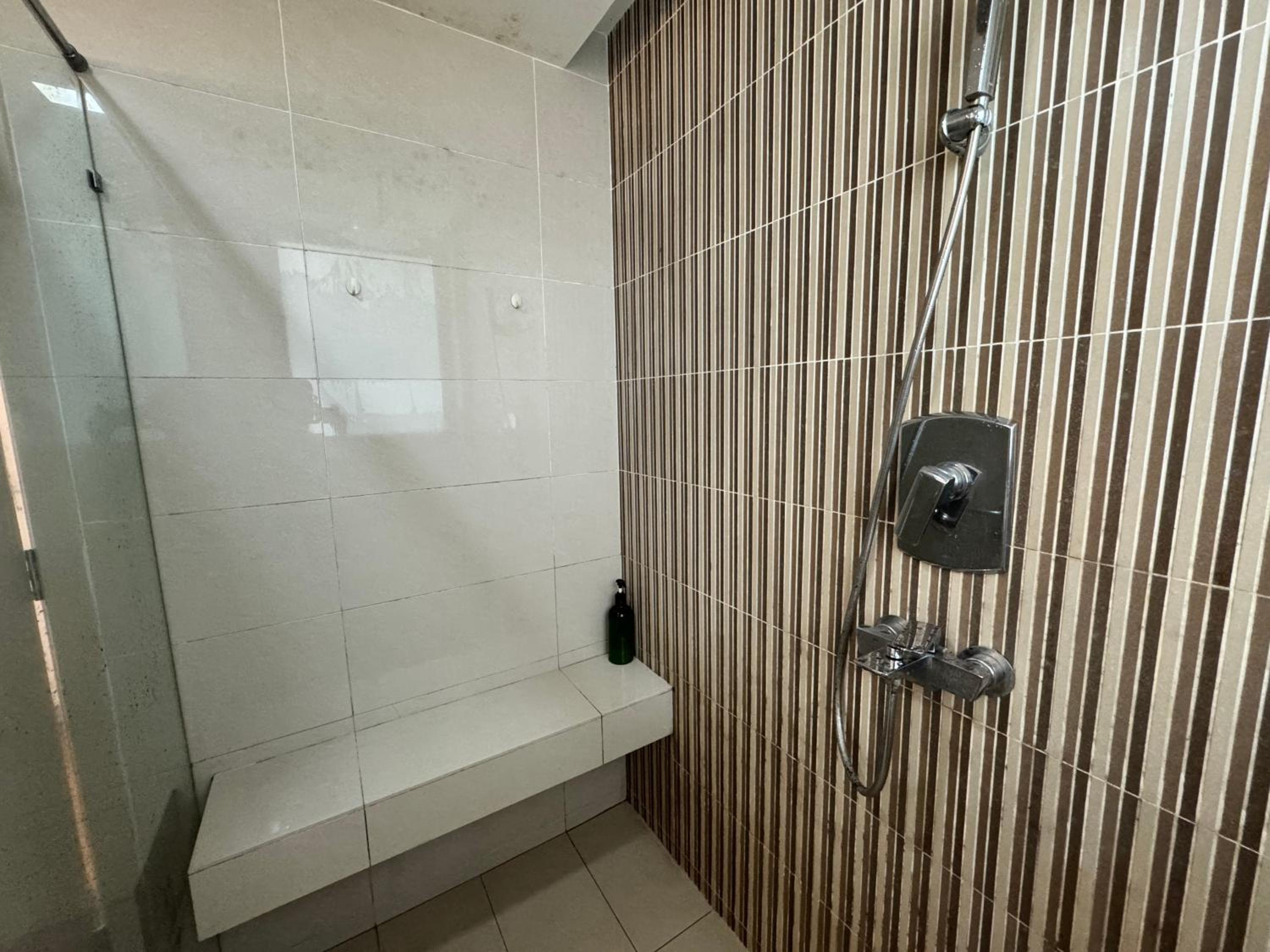 8 KLCC 5 minutes to Jalan Alor Street Bukit Bintang Pavilion 10 Pax 3R2B