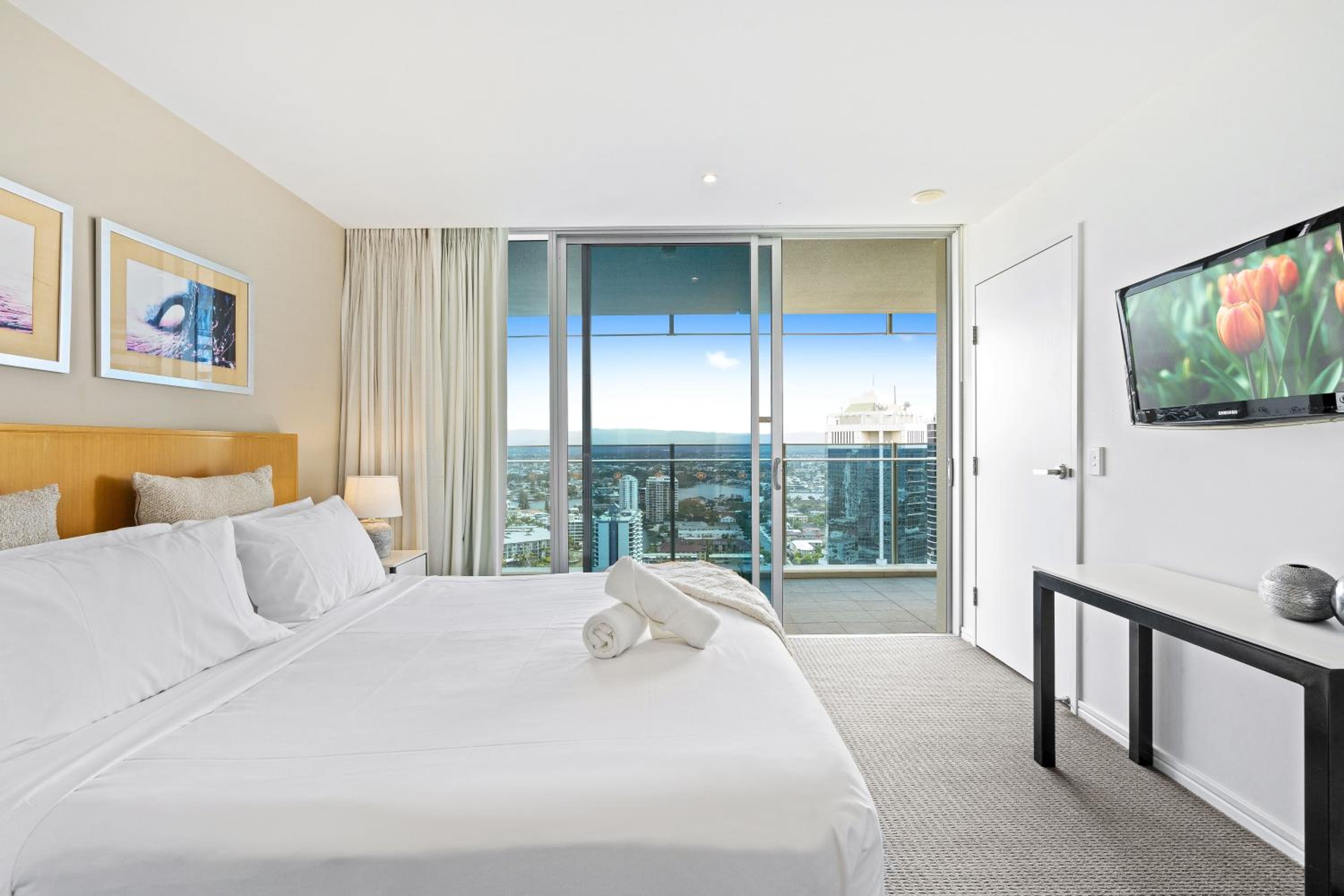 H'Residence Surfers Paradise MID WEEK MADNESS DEAL - Q Stay