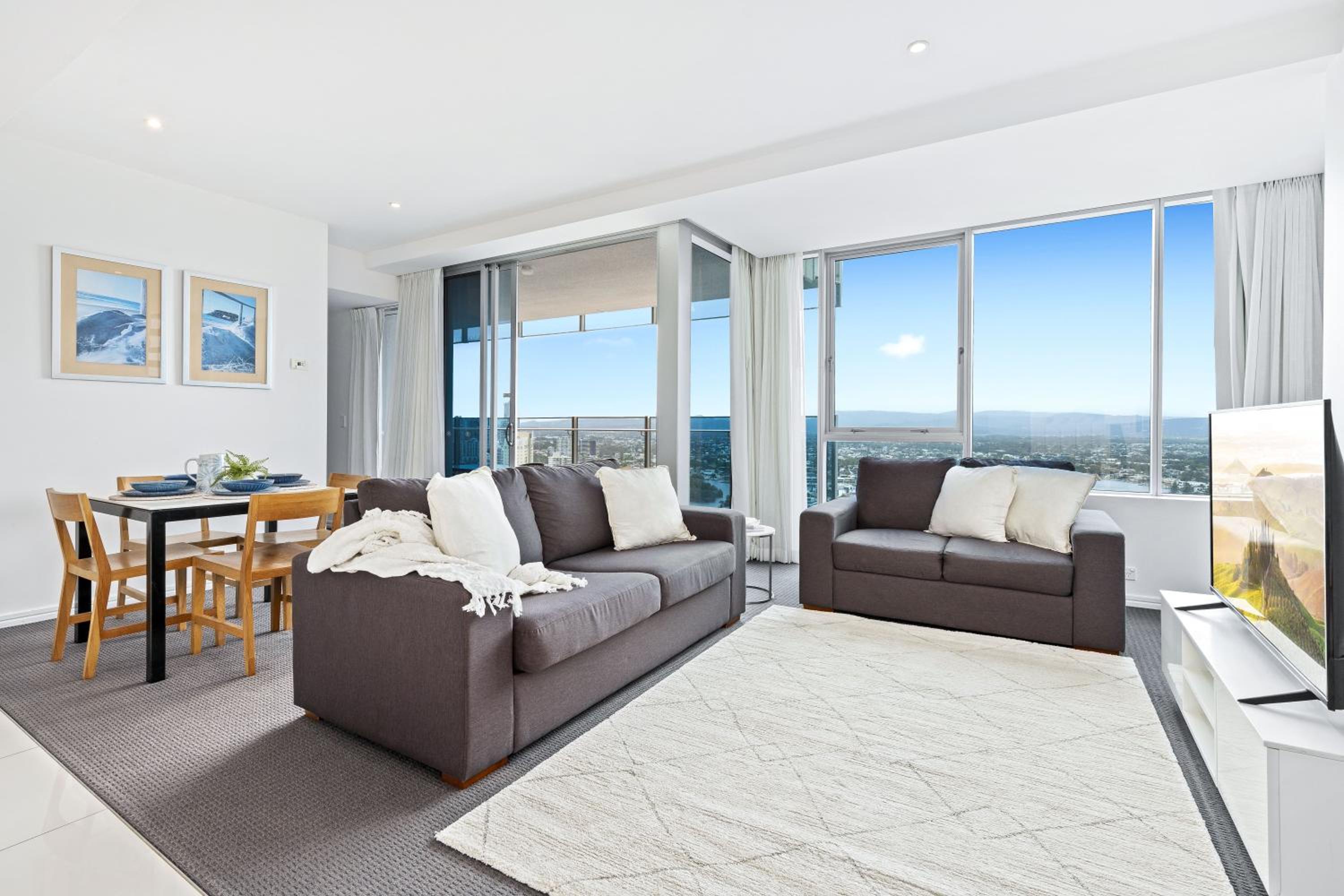 H'Residence Surfers Paradise MID WEEK MADNESS DEAL - Q Stay