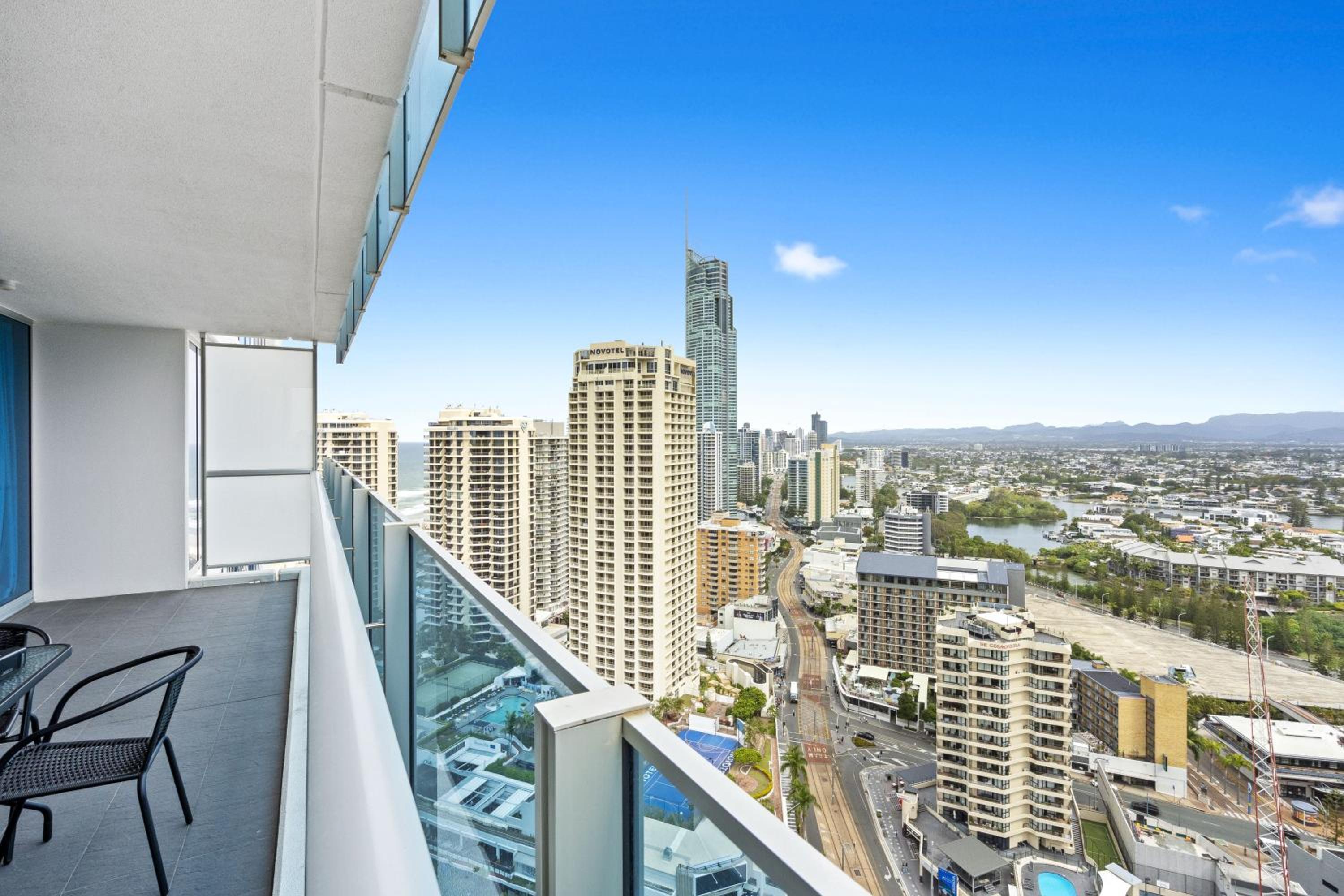 H'Residence Surfers Paradise MID WEEK MADNESS DEAL - Q Stay