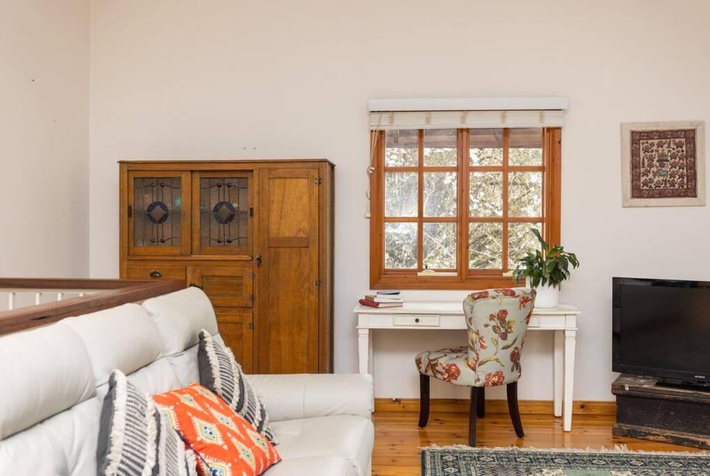 Smithy Cottage - Rustic 2 storey stone and iron cottage - near wineries - Hahndorf - nature