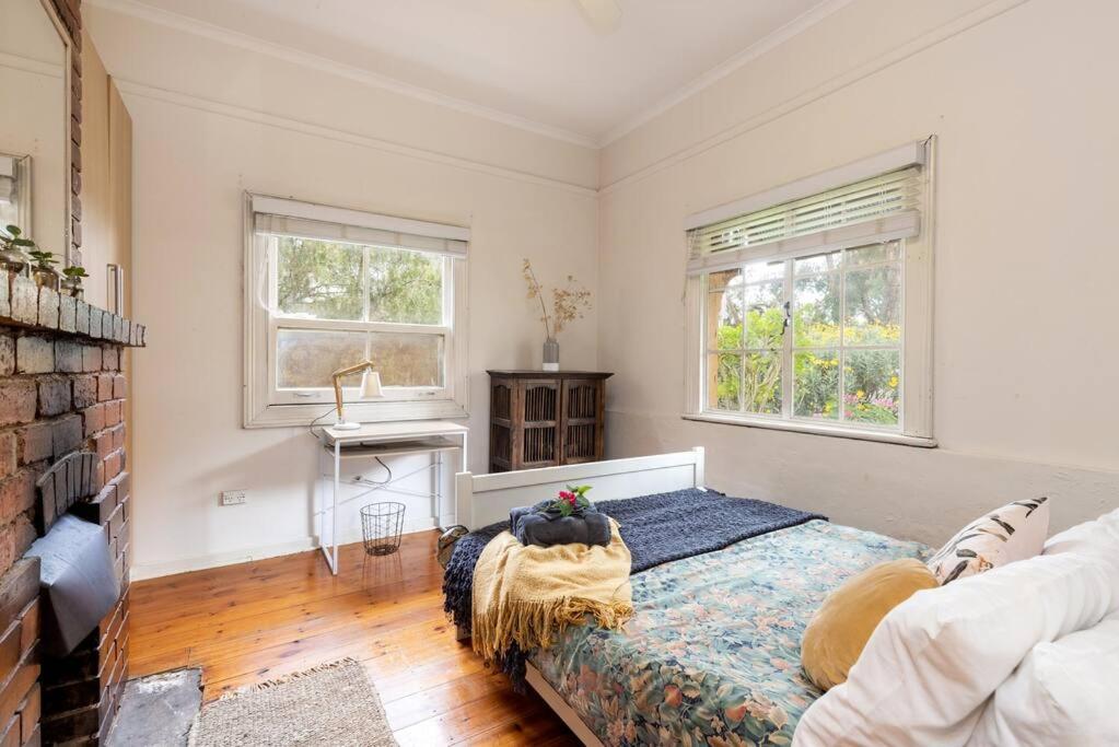 Smithy Cottage - Rustic 2 storey stone and iron cottage - near wineries - Hahndorf - nature