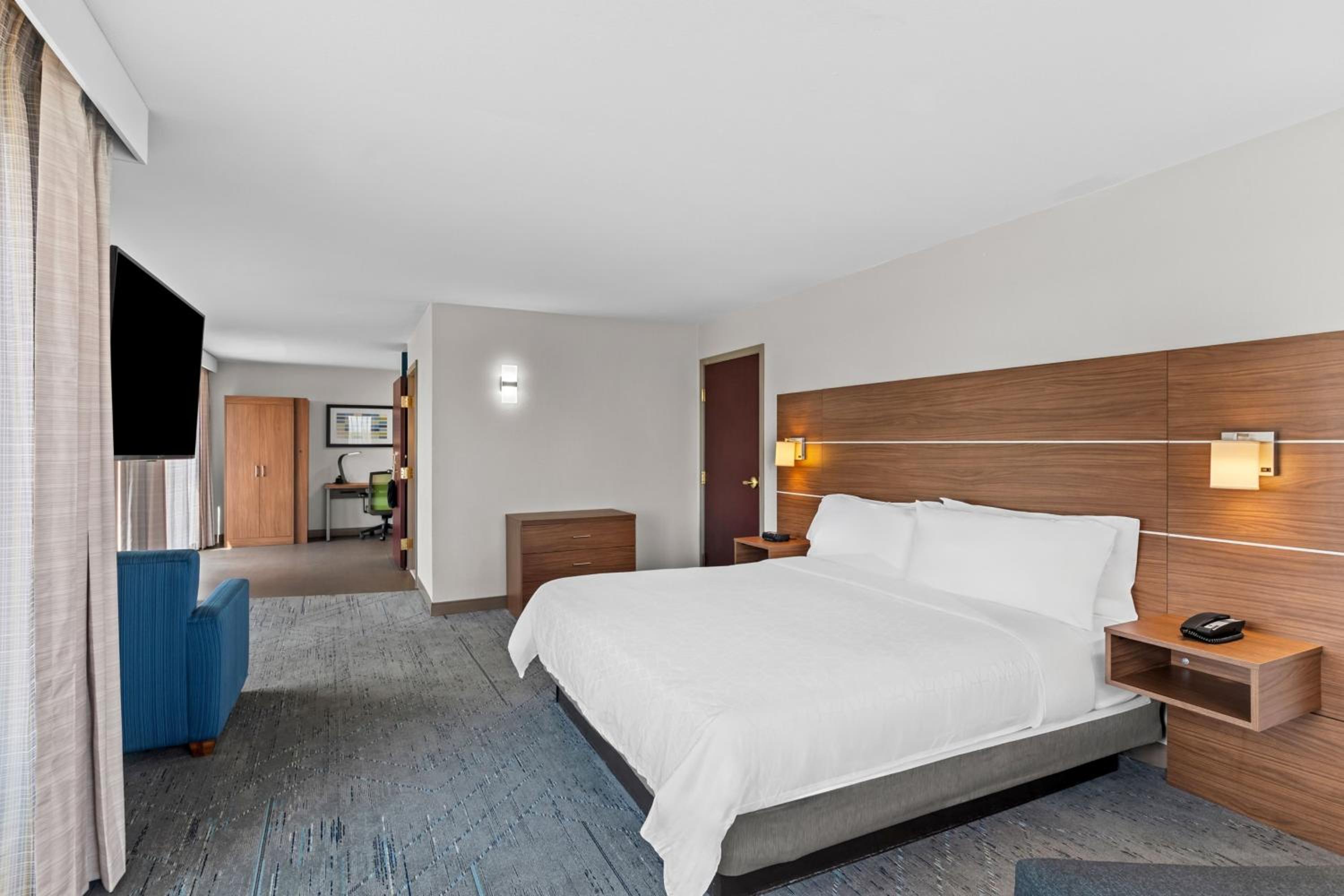 Holiday Inn Express  Suites Austin SW - Sunset Valley, and IHG Hotel - Property Image 7