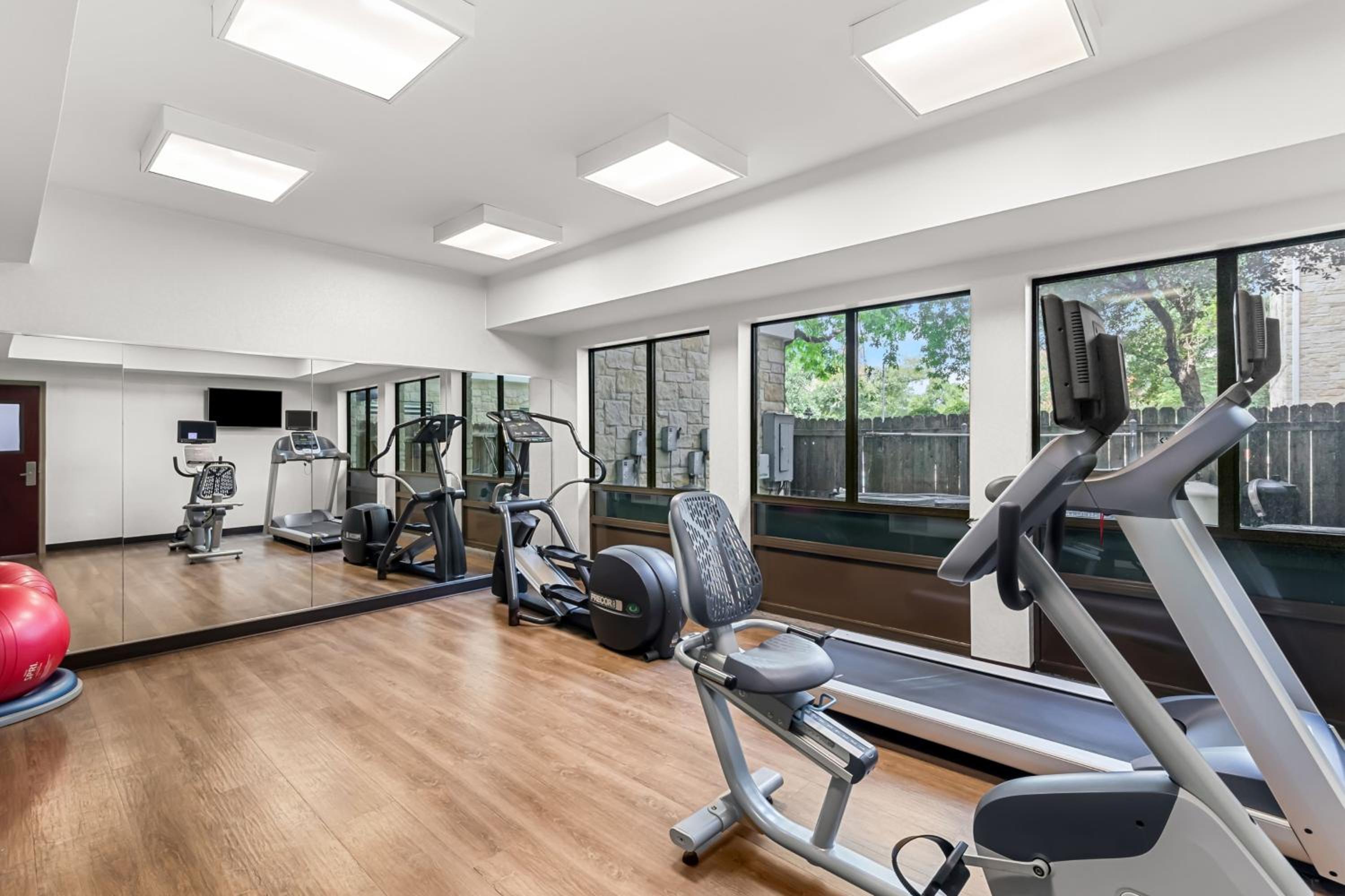 Holiday Inn Express Suites Austin SW - Sunset Valley, and IHG Hotel - Property Image 27