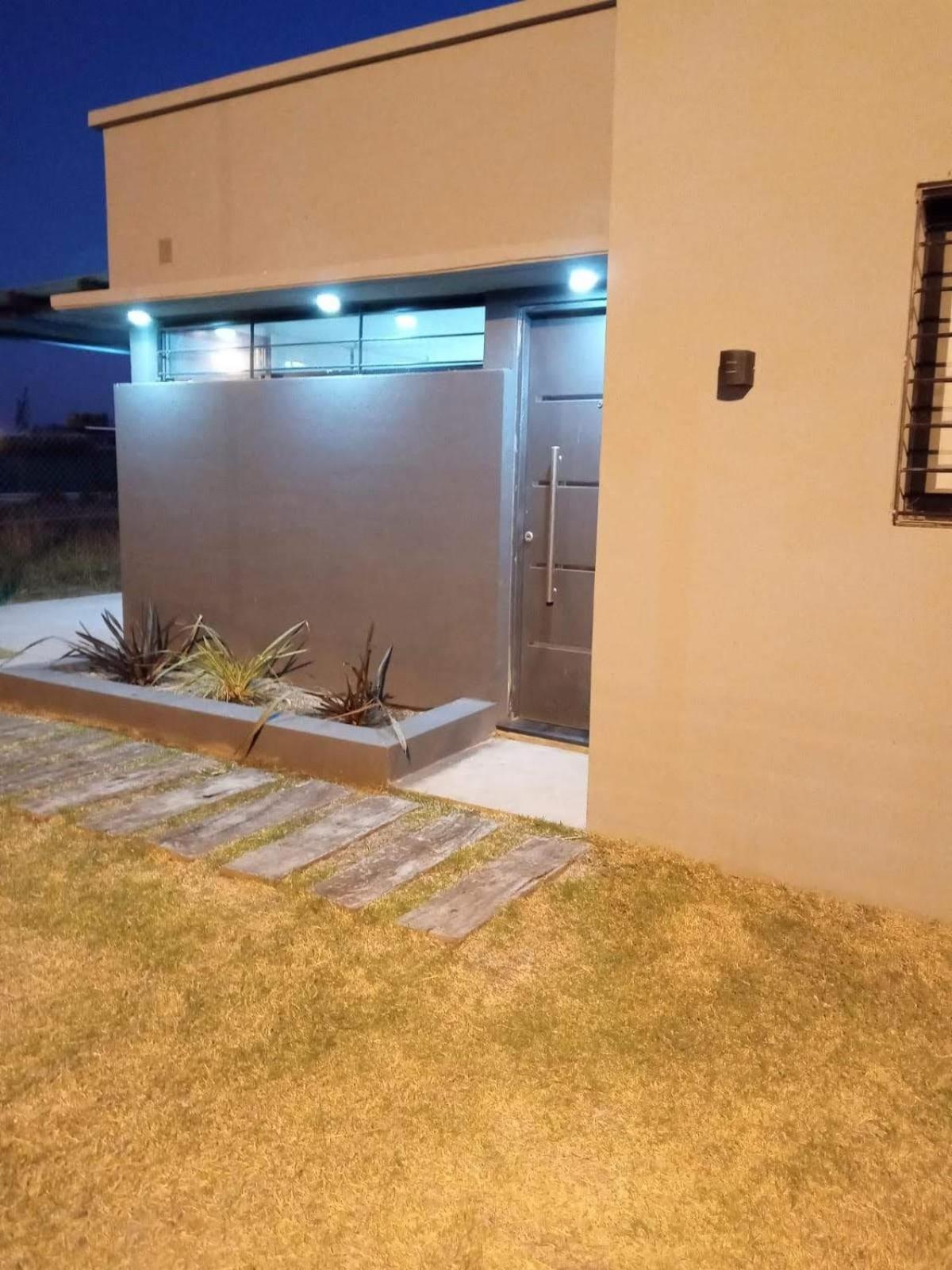 Casa con pileta Las Tardes Roldan
