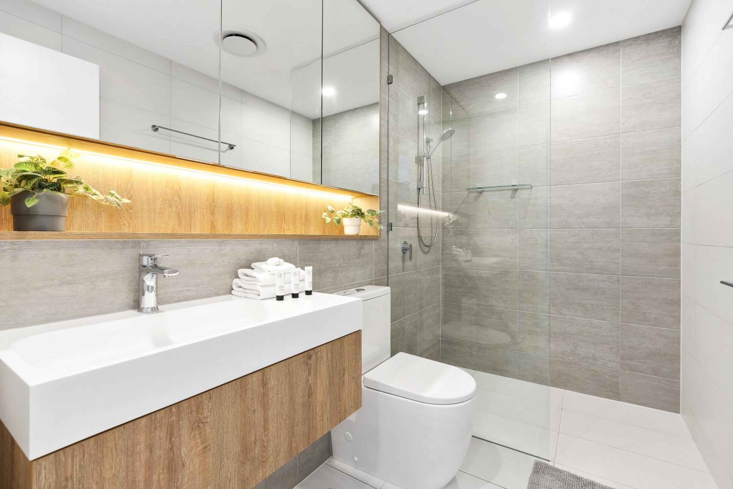 2 Bedroom 1 Bathroom Private Apartments at Casino - PAID PARKING ONLY