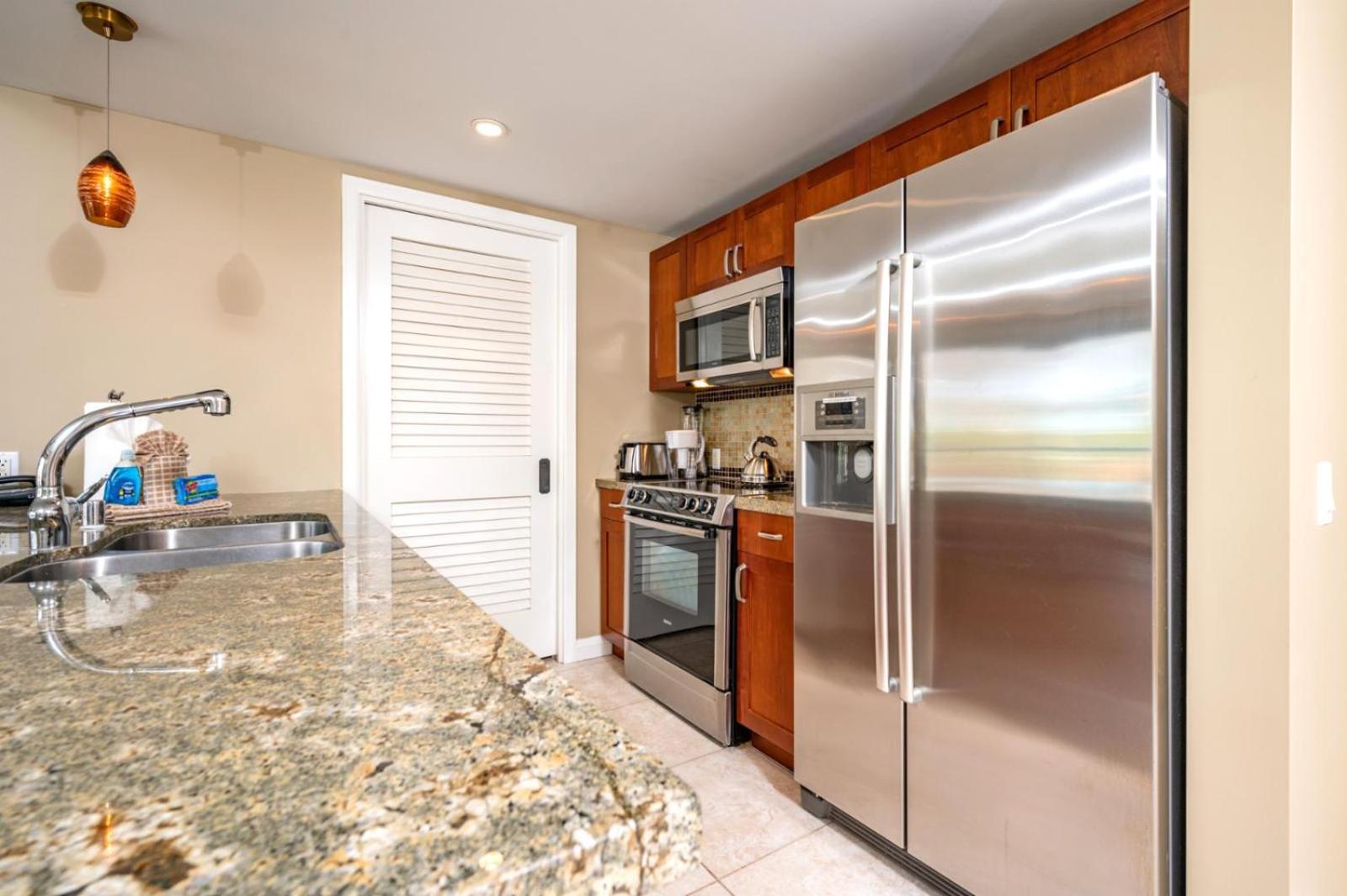KBM Resorts: Honua Kai Hokulani HKH-344 Ocean Views Stunning Sunsets Includes Rental Car
