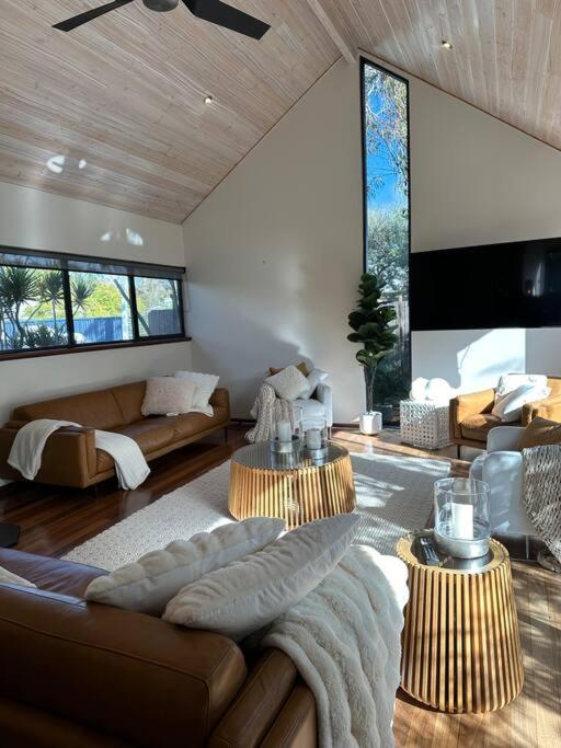 White Pebble - stylishly curated 4 bedroom home