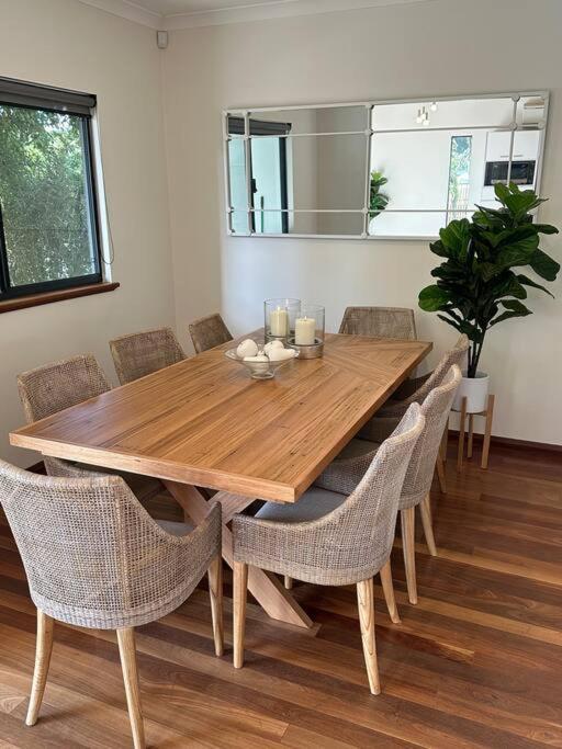 White Pebble - stylishly curated 4 bedroom home