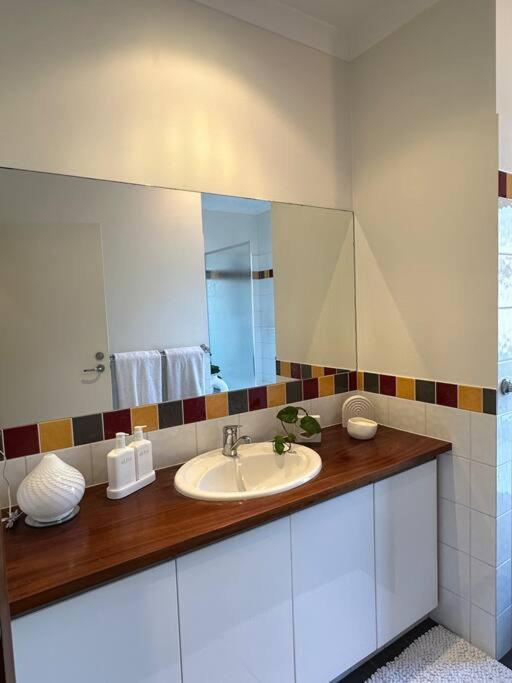 White Pebble - stylishly curated 4 bedroom home