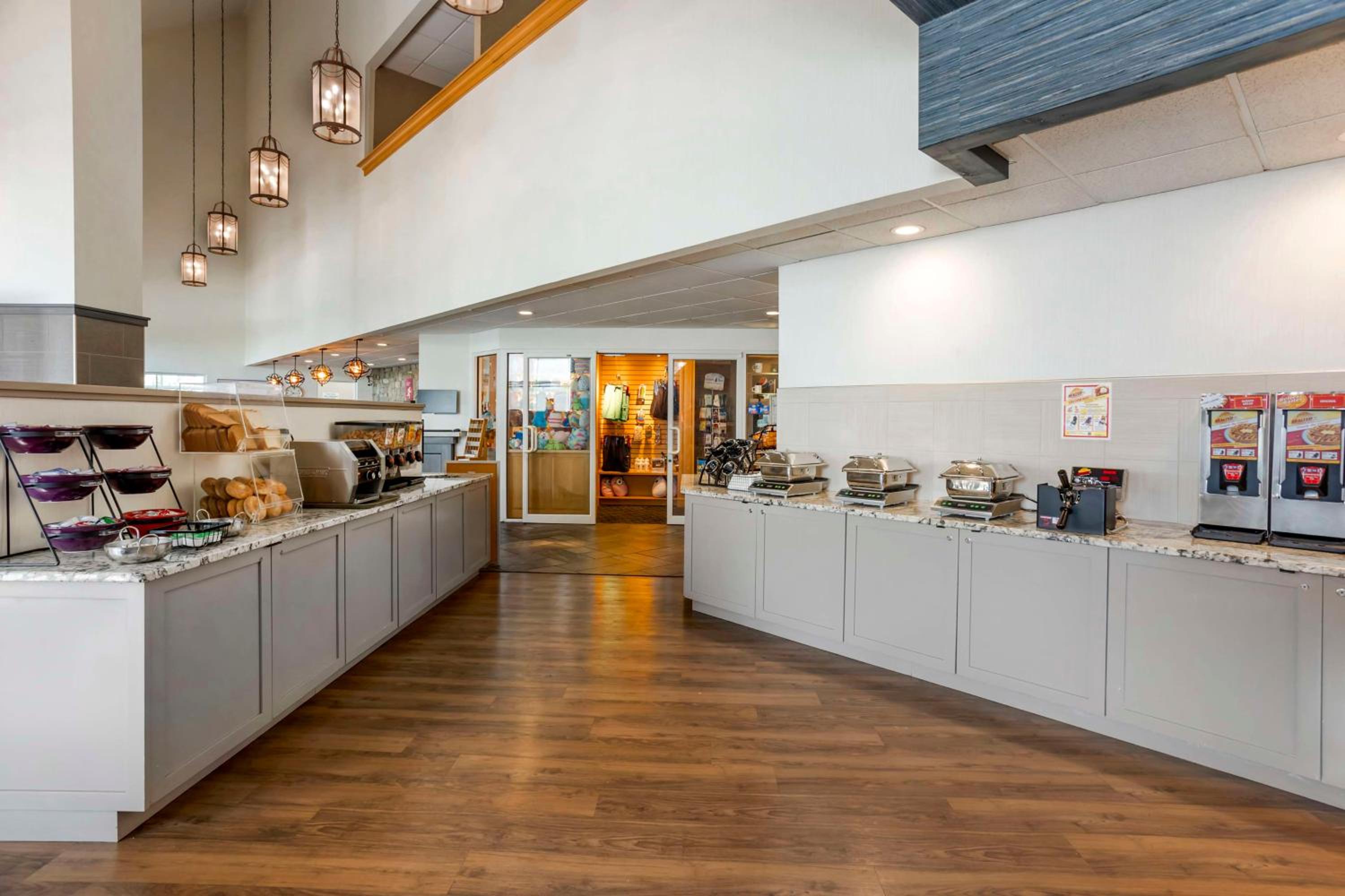 Best Western PLUS Revere Inn  Suites - Property Image 9