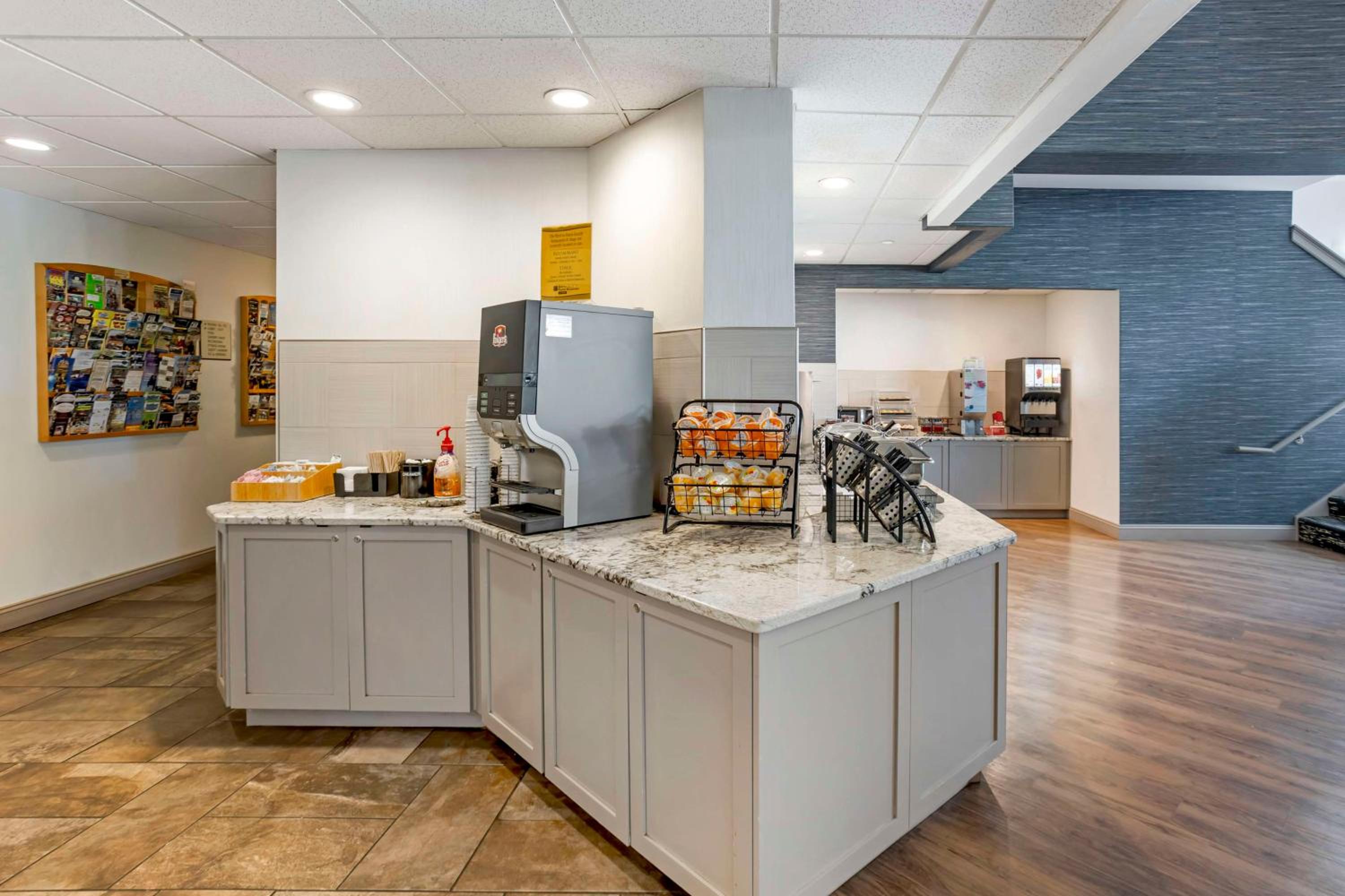 Best Western PLUS Revere Inn  Suites - Property Image 8