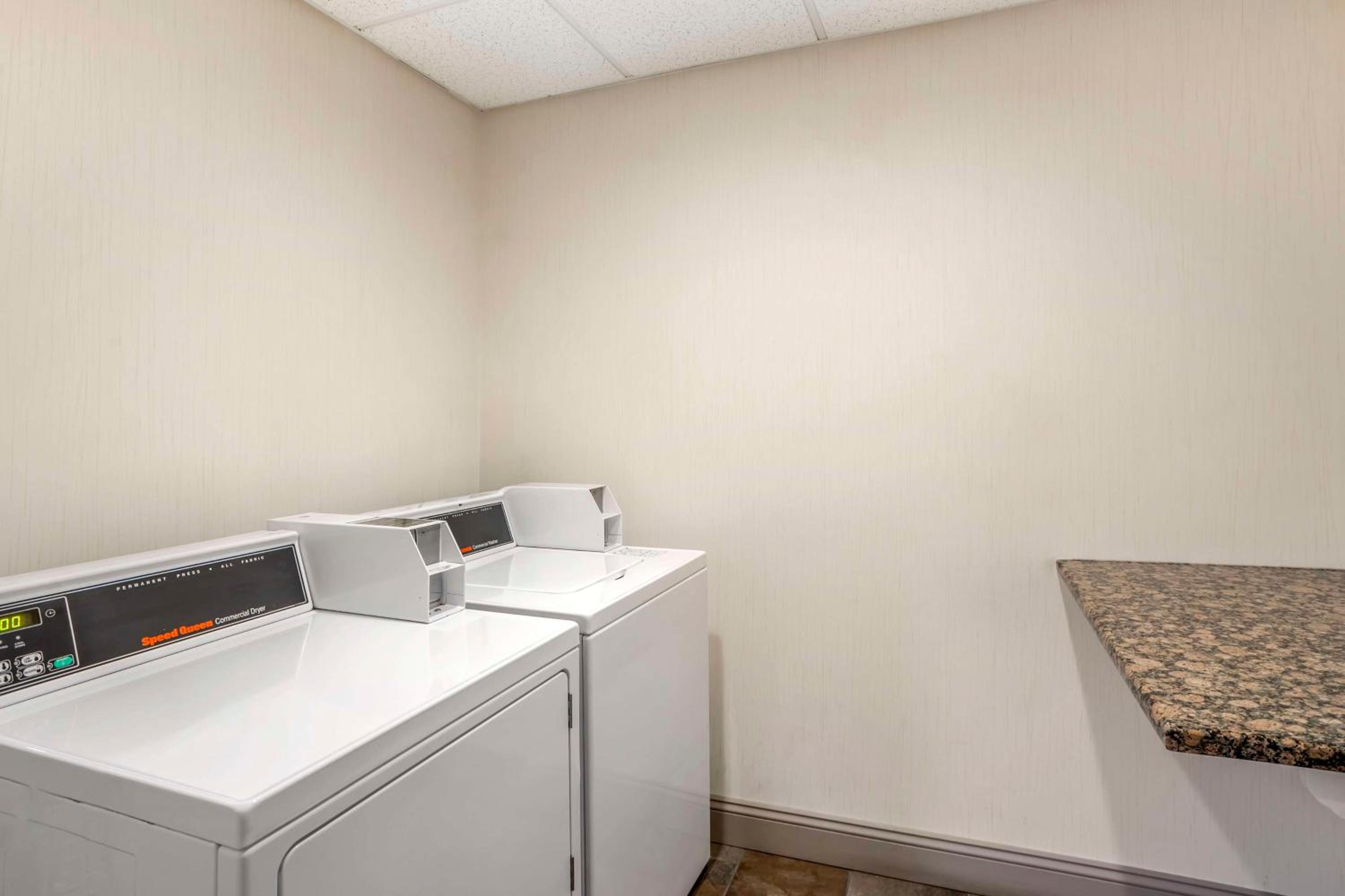 Best Western PLUS Revere Inn  Suites - Property Image 3