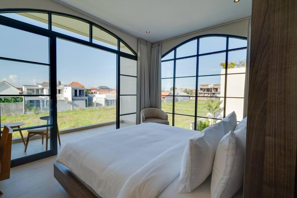 Le Mansion - Luxury 4 Bedroom Villa In Seseh view 3