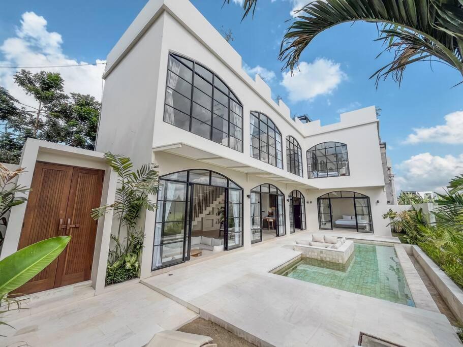 Le Mansion - Luxury 4 Bedroom Villa In Seseh view 4
