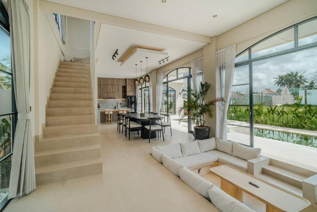 Le Mansion - Luxury 4 Bedroom Villa In Seseh view 5