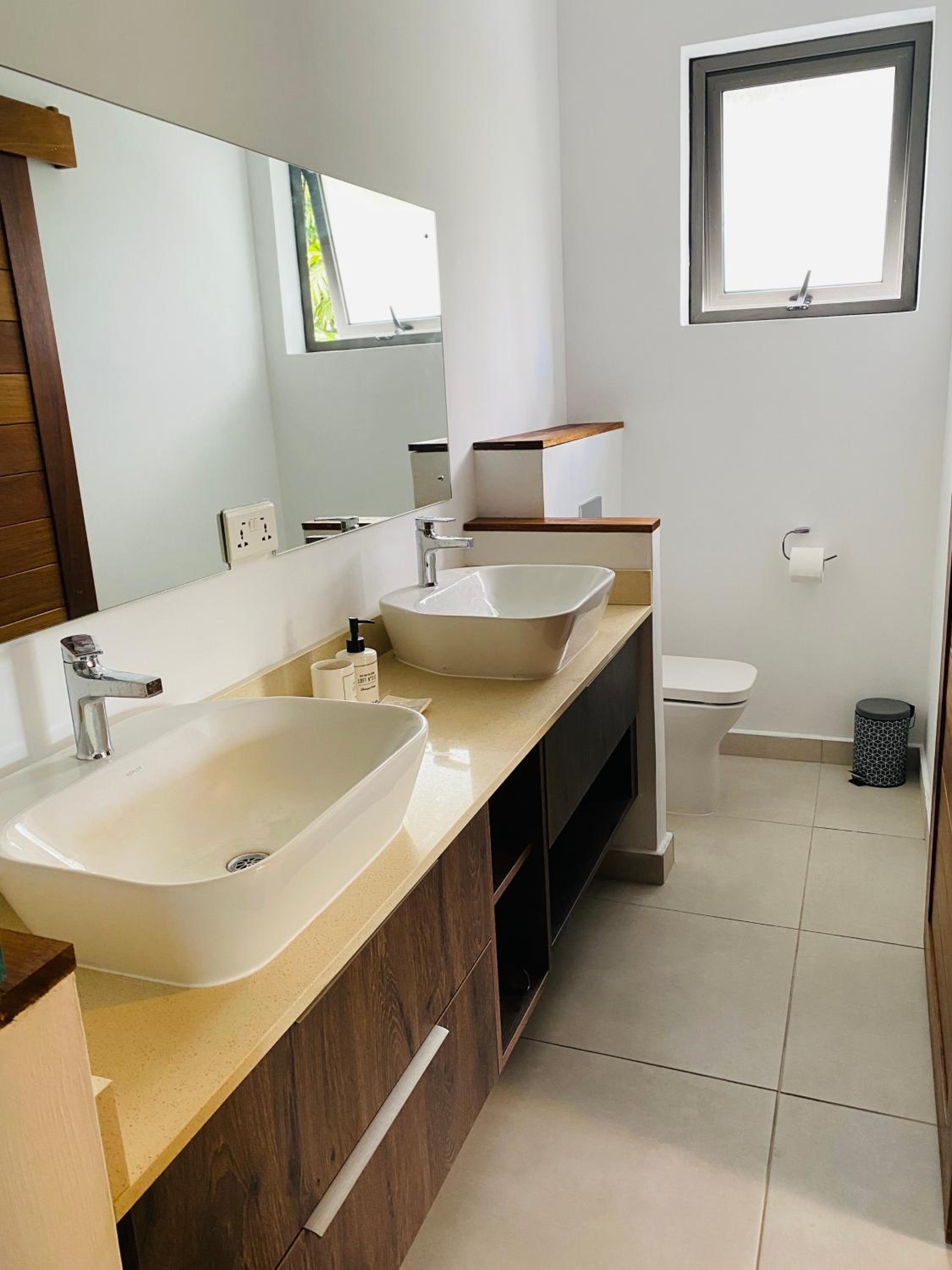 Appt super luxe 3 chambres Pointe aux Canonniers view 4