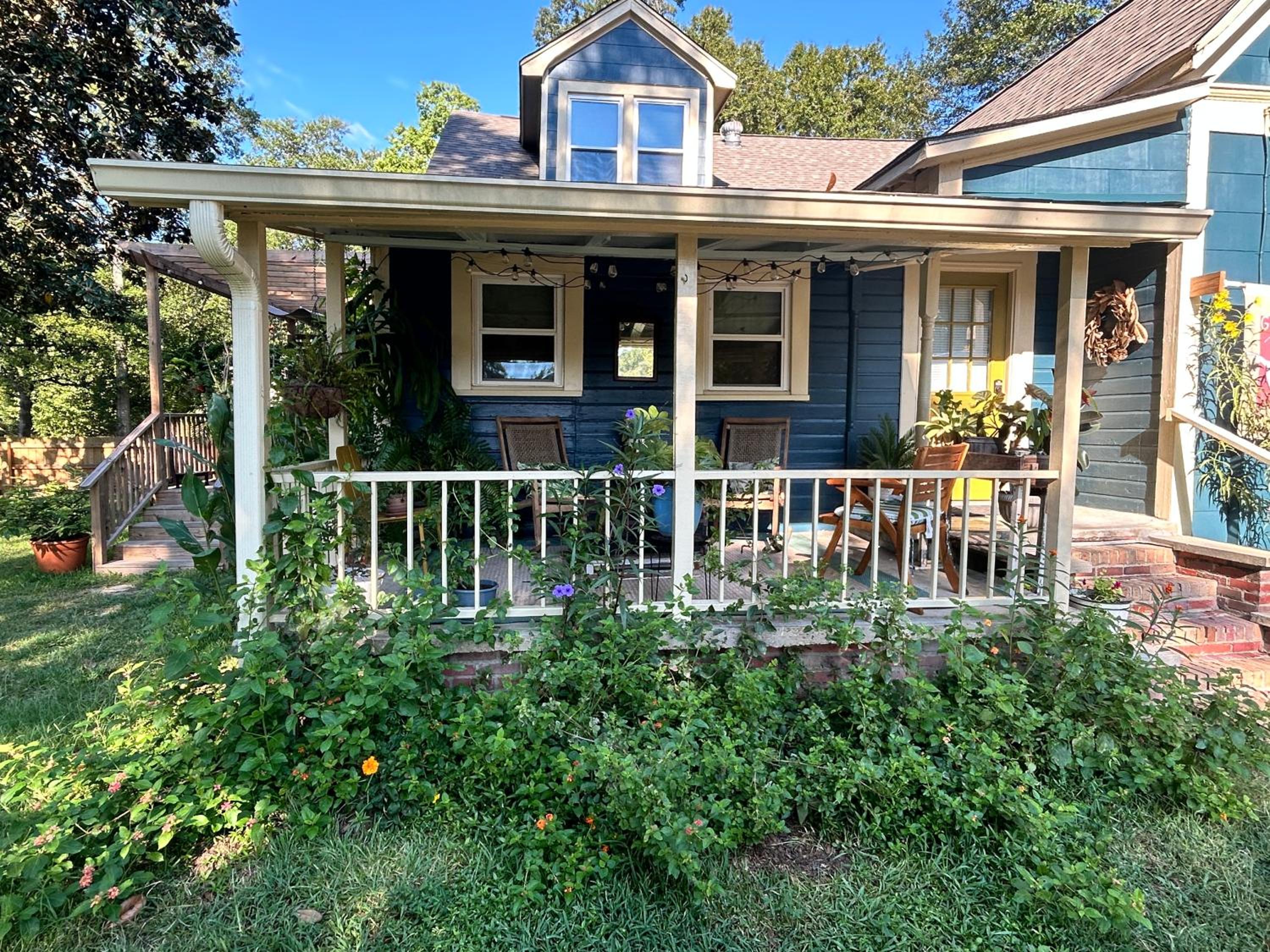 Laurel Vacations - Gingerbird Art Suite - Property Image 2