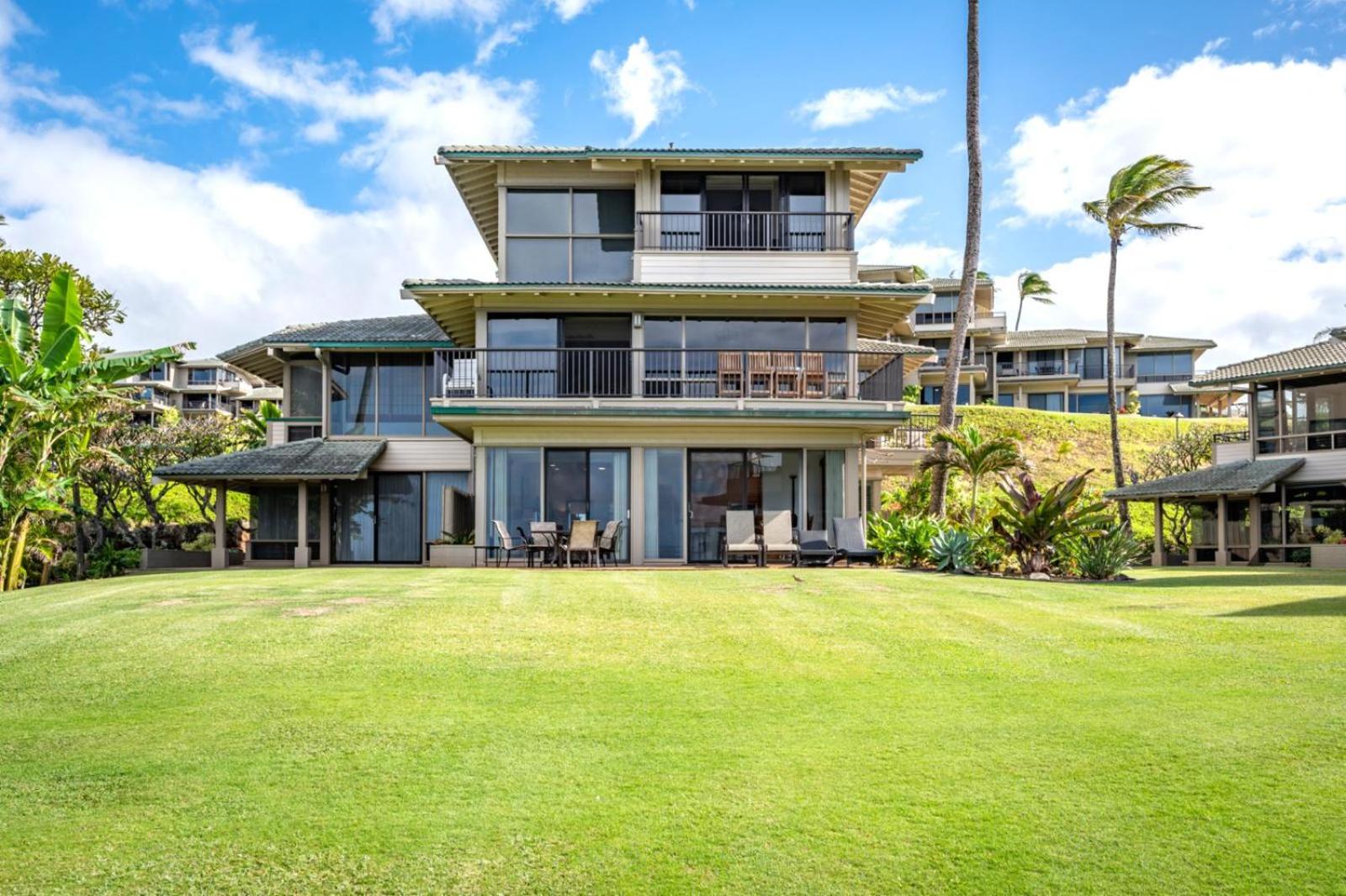 KBM Resorts: Kapalua Bay Villa KBV-28G2 Beautiful Ocean Front Remodeled Includes Rental Car view 2
