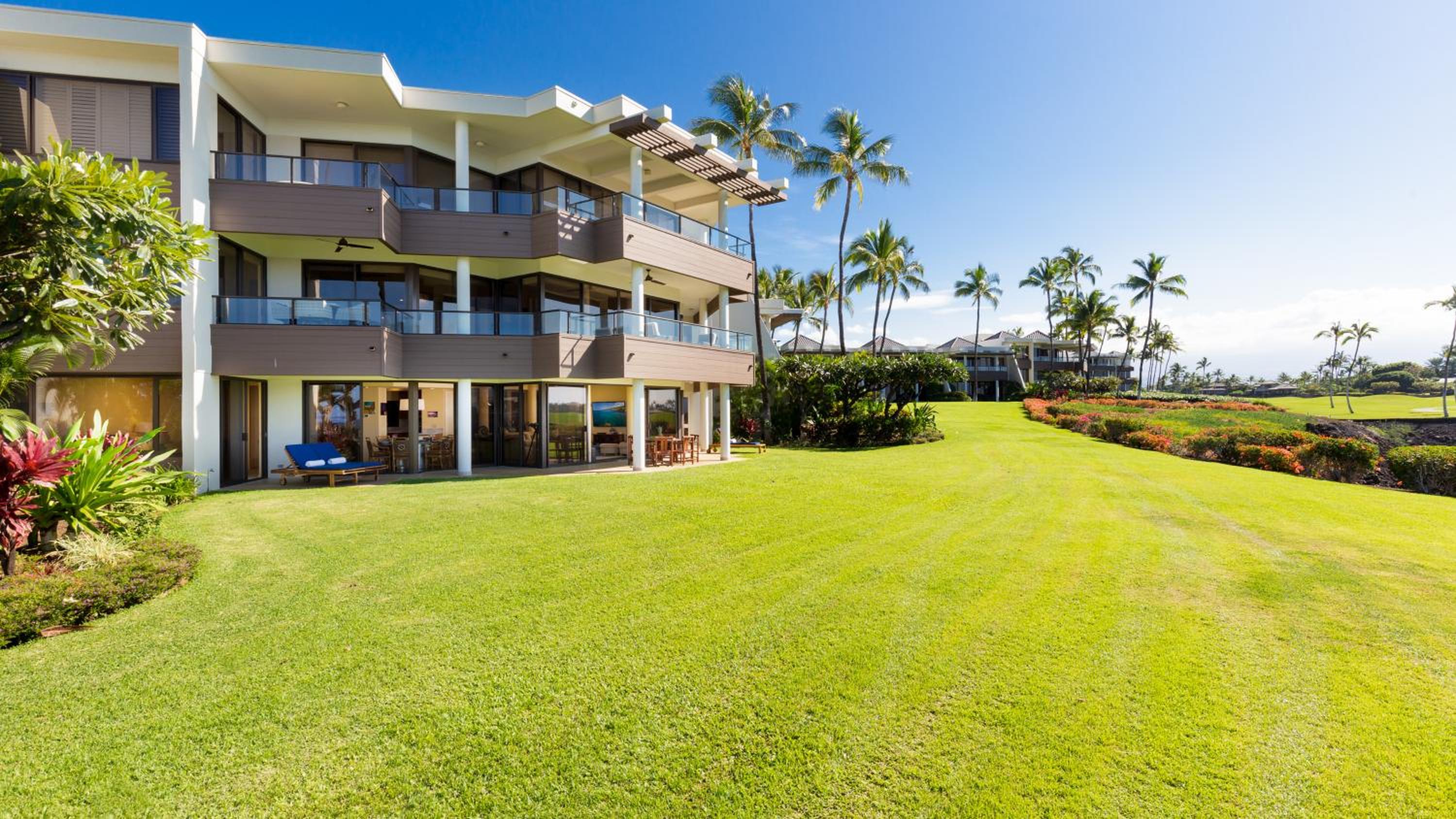 ❤PiH❤ Ocean Dream Panoramic Oceanfront Walk to Private Beach Club Bikes view 5