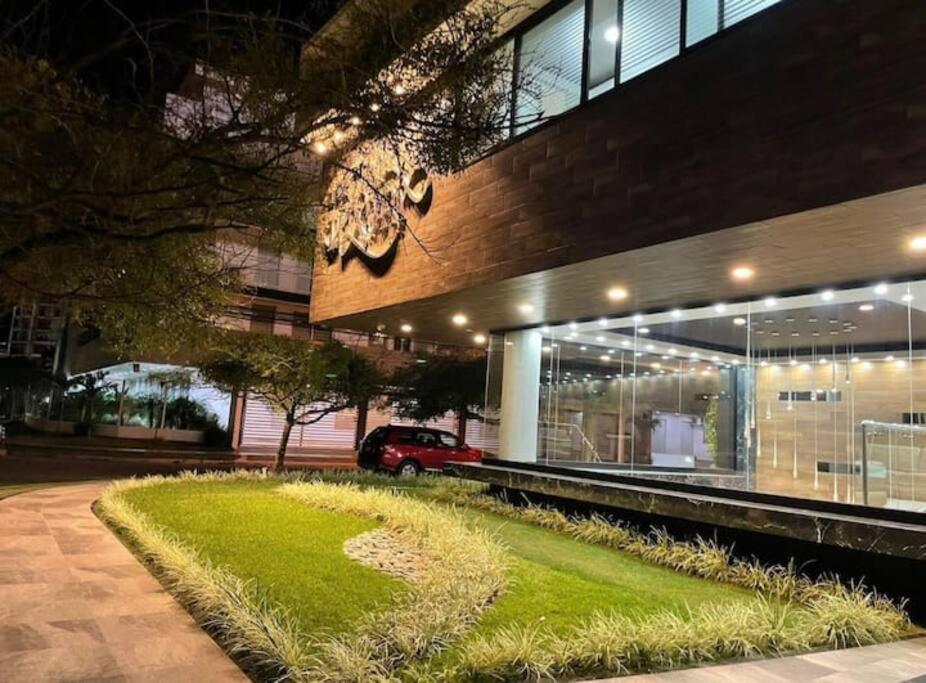 Apto lujoso luminoso y moderno al lado de M40 y GREEN TOWER