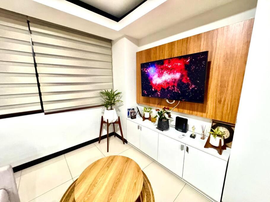 Apto lujoso luminoso y moderno al lado de M40 y GREEN TOWER