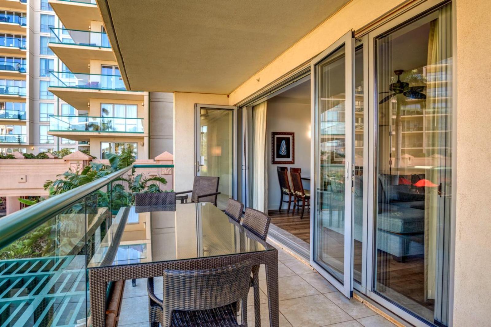 KBM Resorts: Honua Kai Hokulani HKH-211 Large Ocean View Inner Courtyard Includes Rental Car view 5