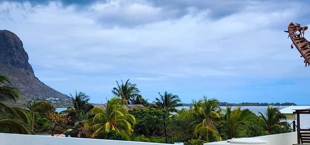 ELYMUS - Spacious 3-Bedroom Apartment With Private Rooftop and Balcony - Near Le Morne And Lagoon