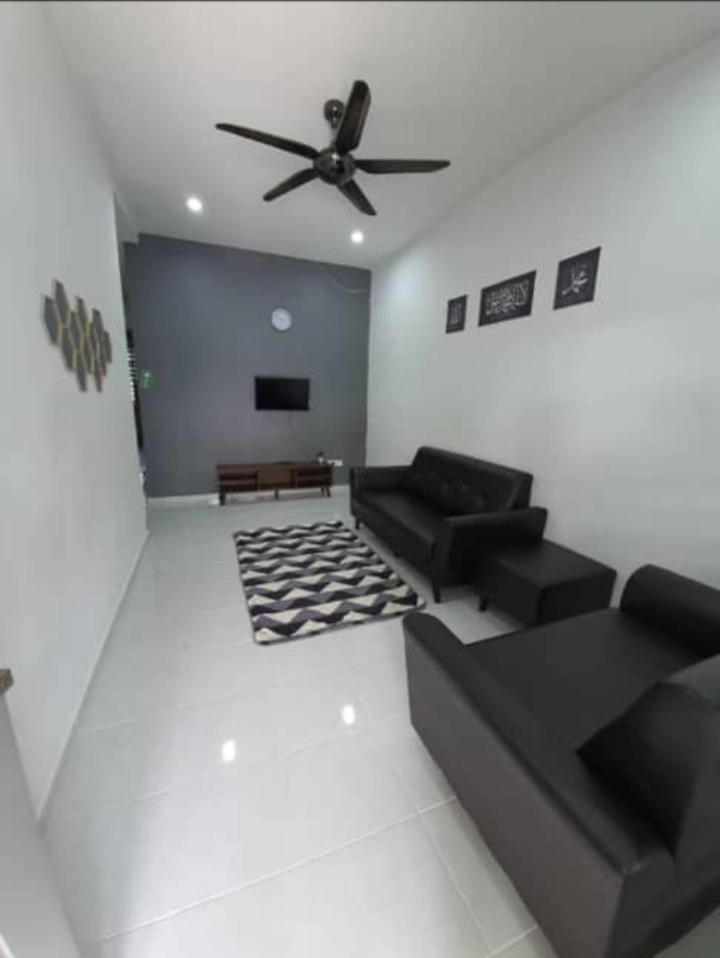 Eryna HOMESTAY KEMAMAN photo 7