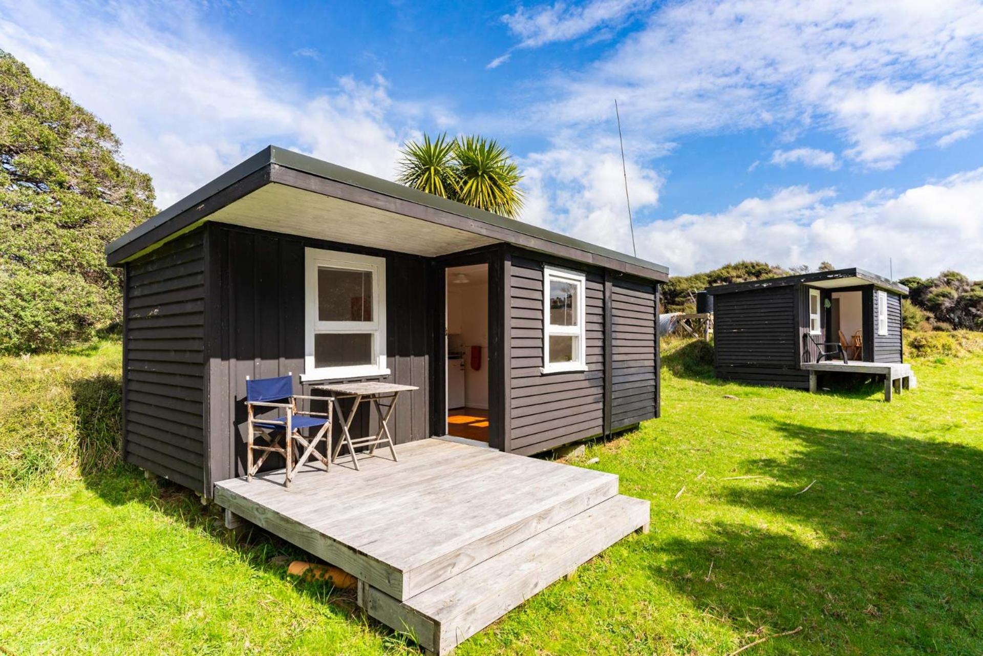 Seaview and Pohutukawa - Pakiri Beach Retreat