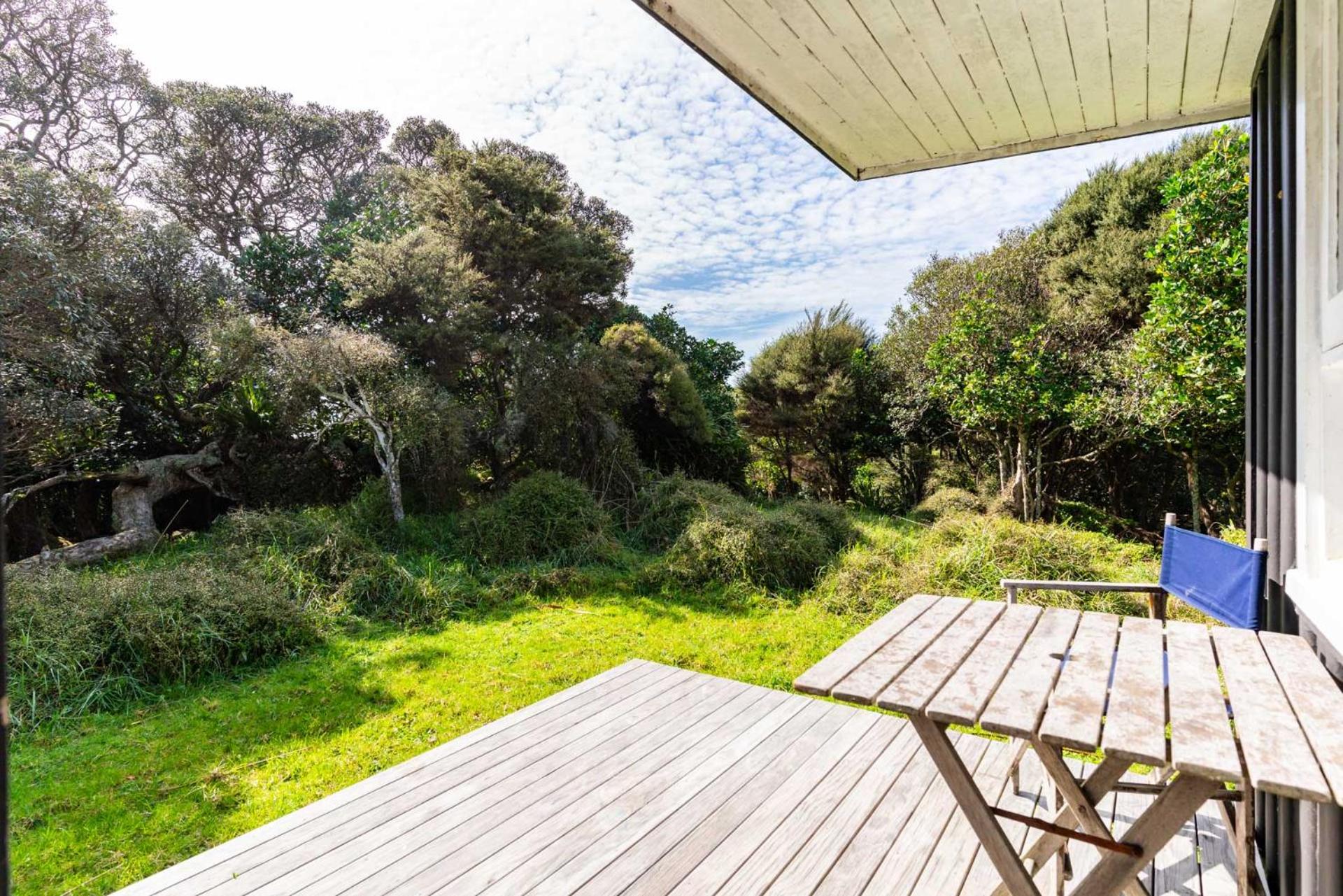 Seaview and Pohutukawa - Pakiri Beach Retreat