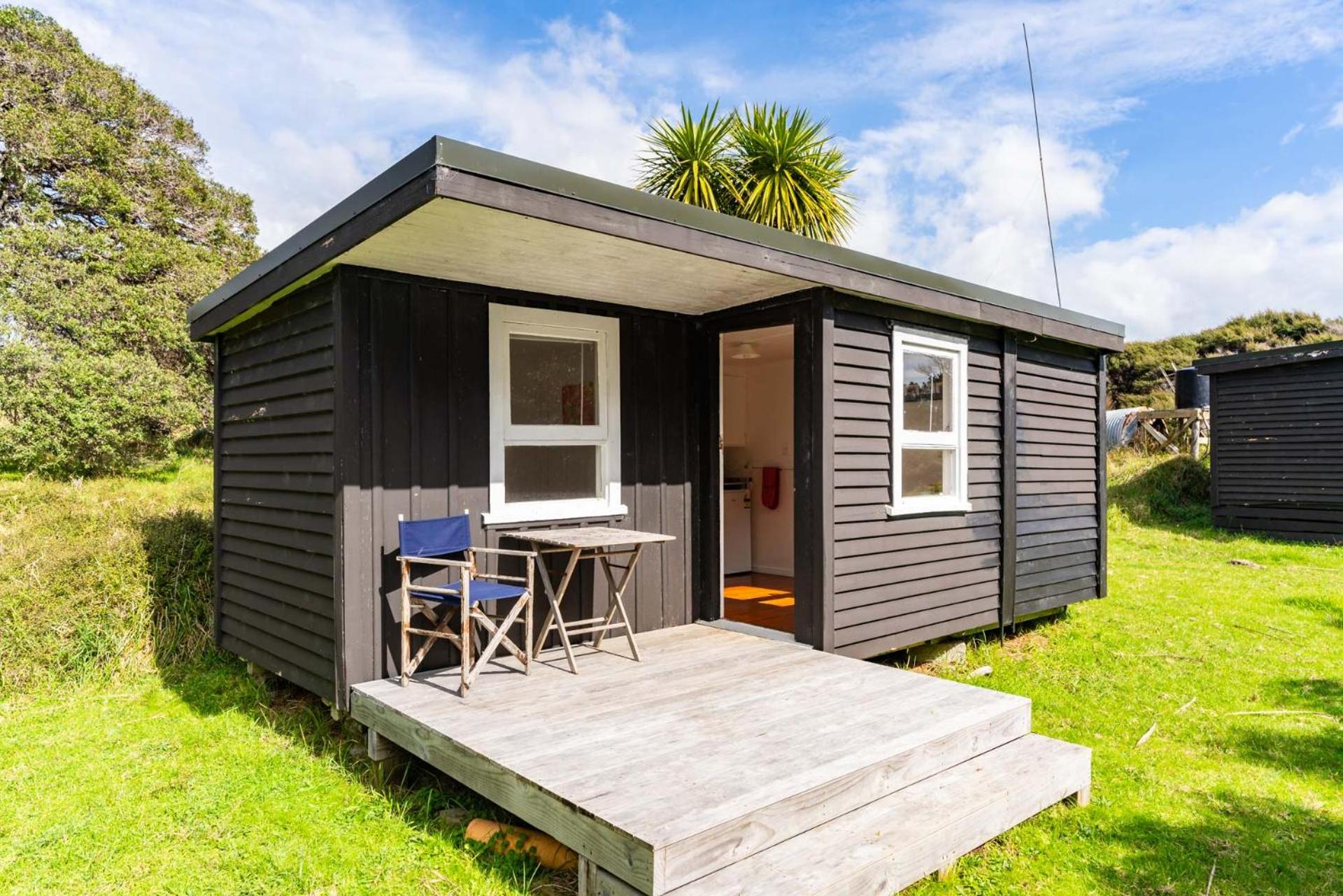 Seaview and Pohutukawa - Pakiri Beach Retreat