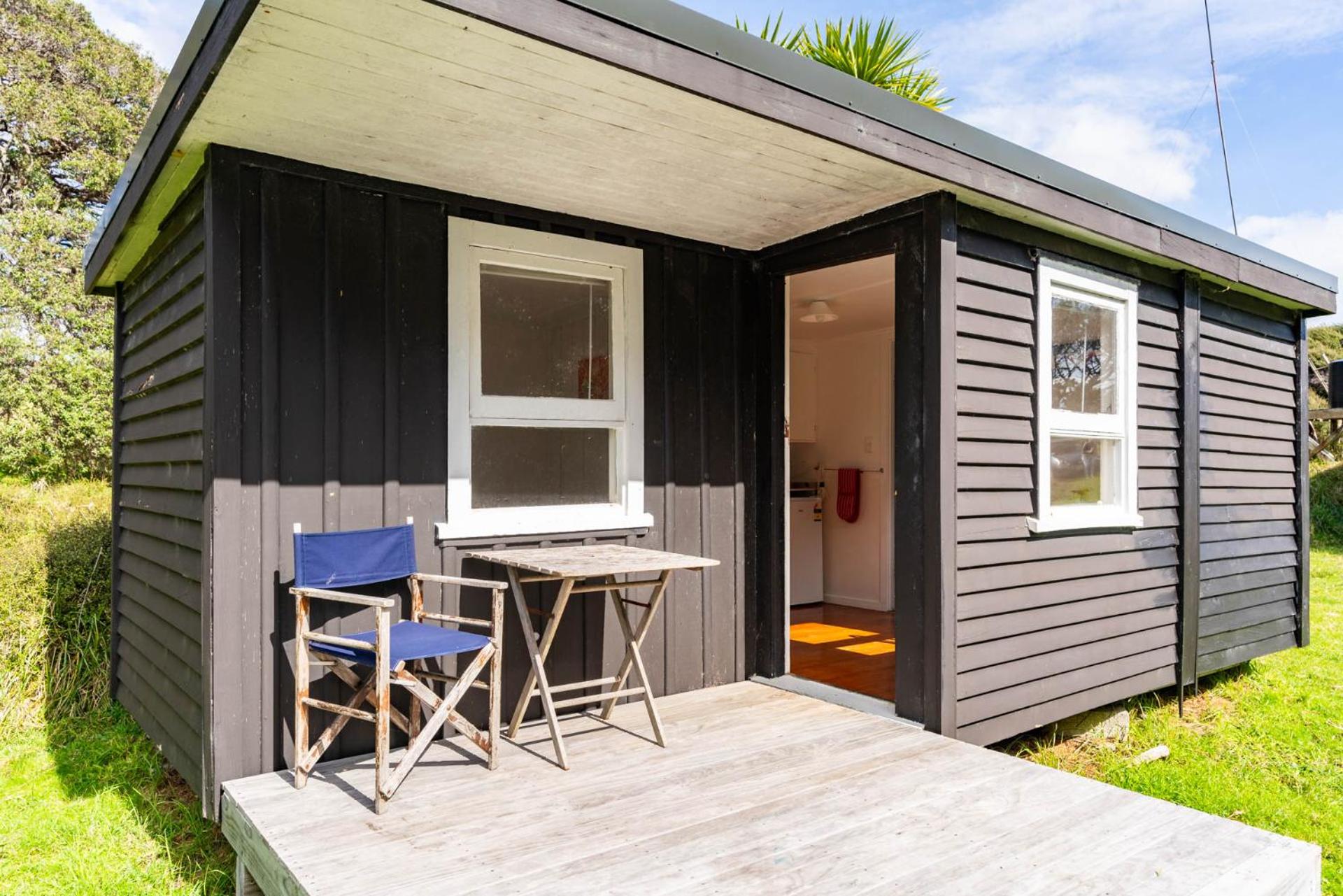 Seaview and Pohutukawa - Pakiri Beach Retreat