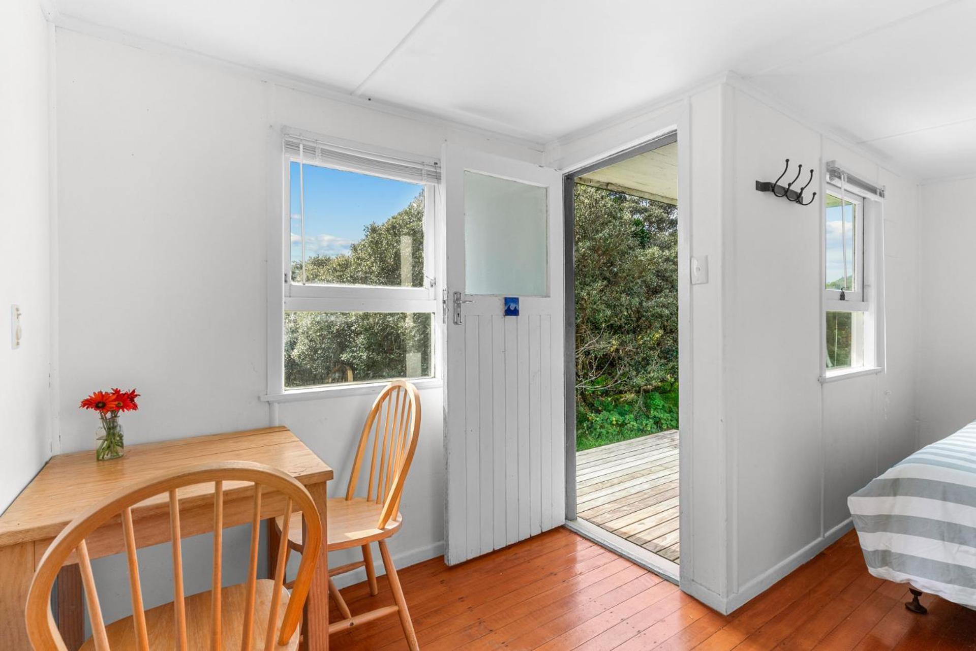 Seaview and Pohutukawa - Pakiri Beach Retreat