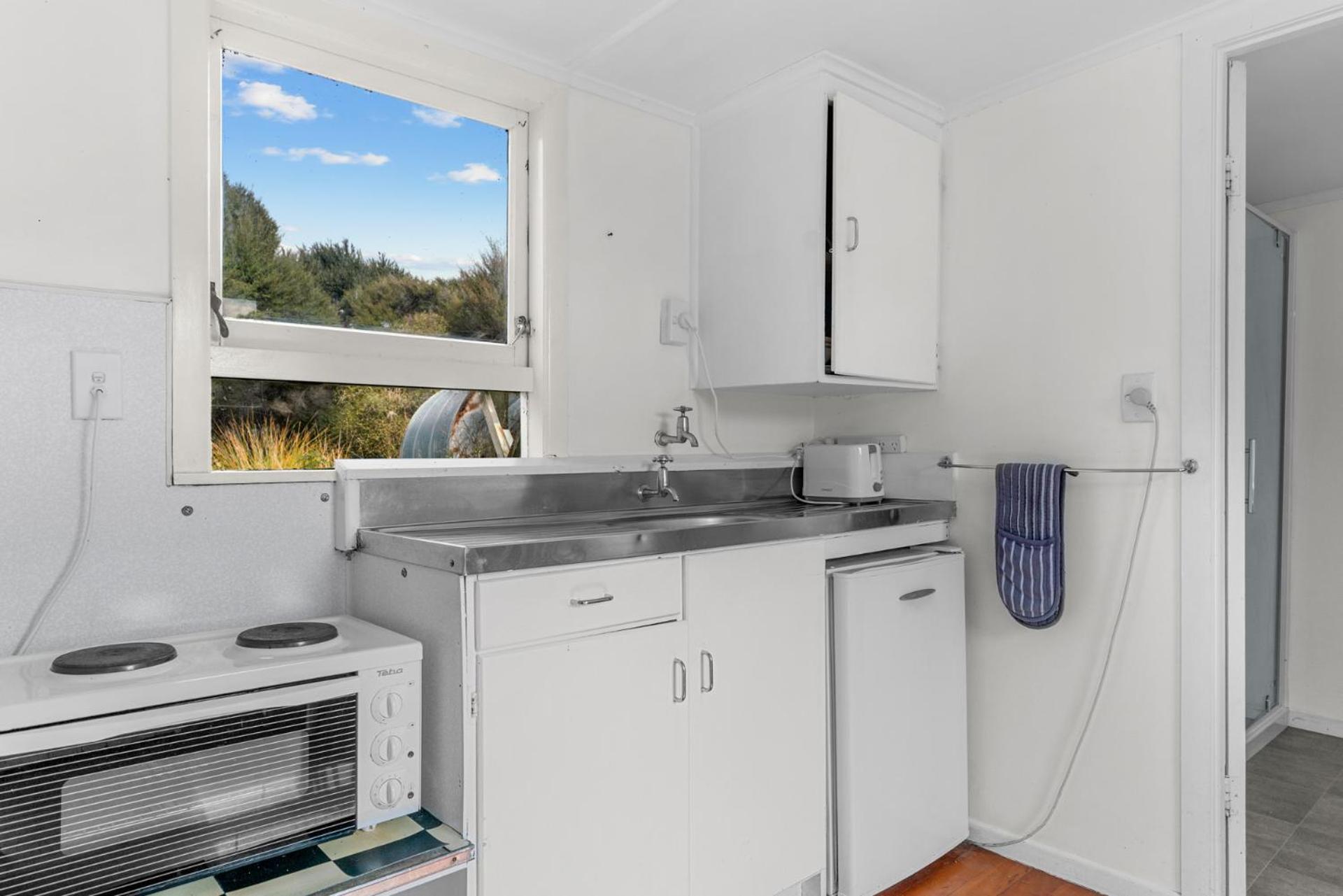 Seaview and Pohutukawa - Pakiri Beach Retreat