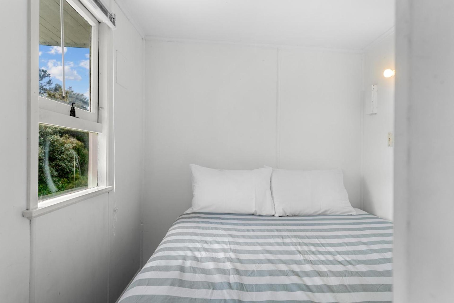 Seaview and Pohutukawa - Pakiri Beach Retreat
