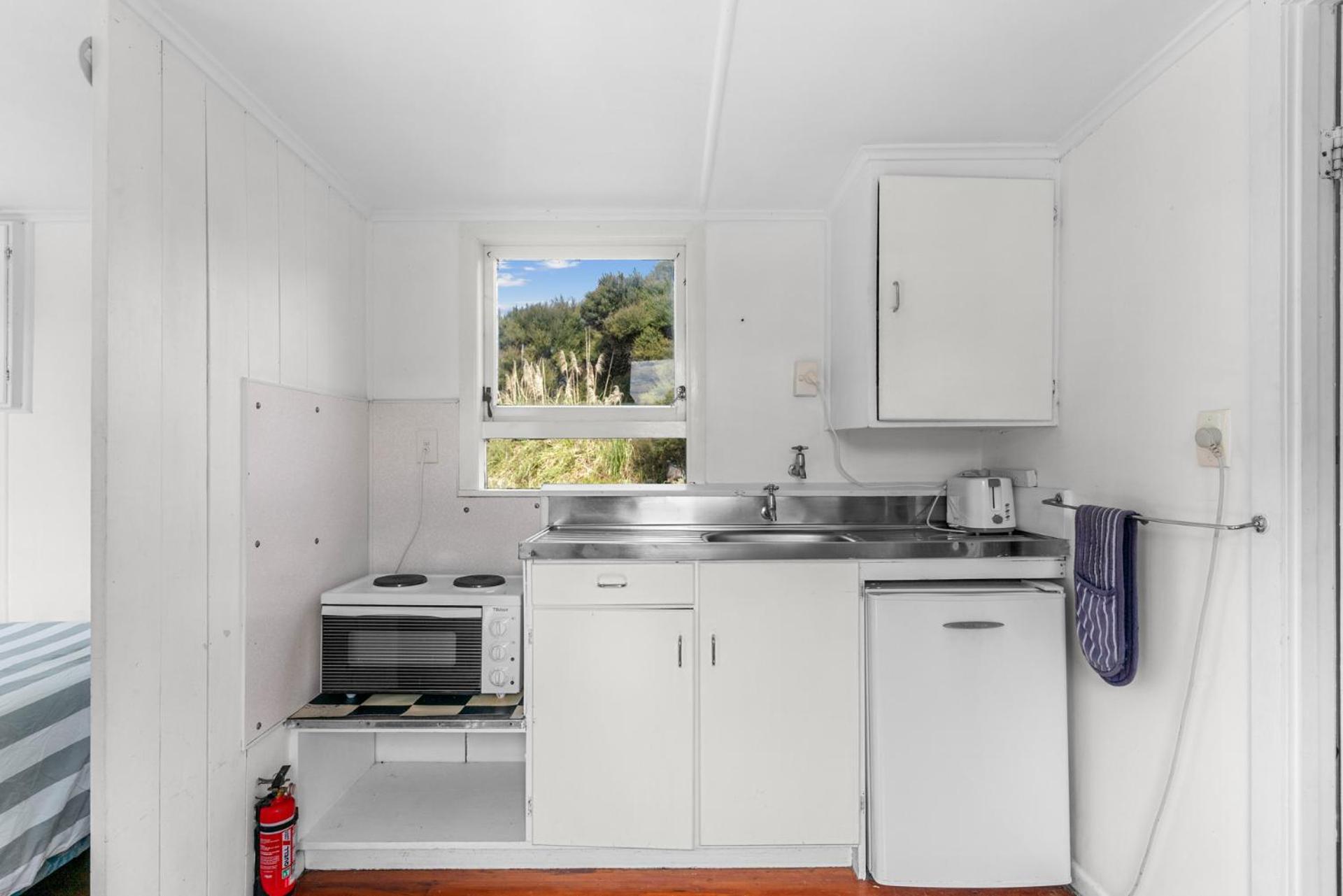 Seaview and Pohutukawa - Pakiri Beach Retreat