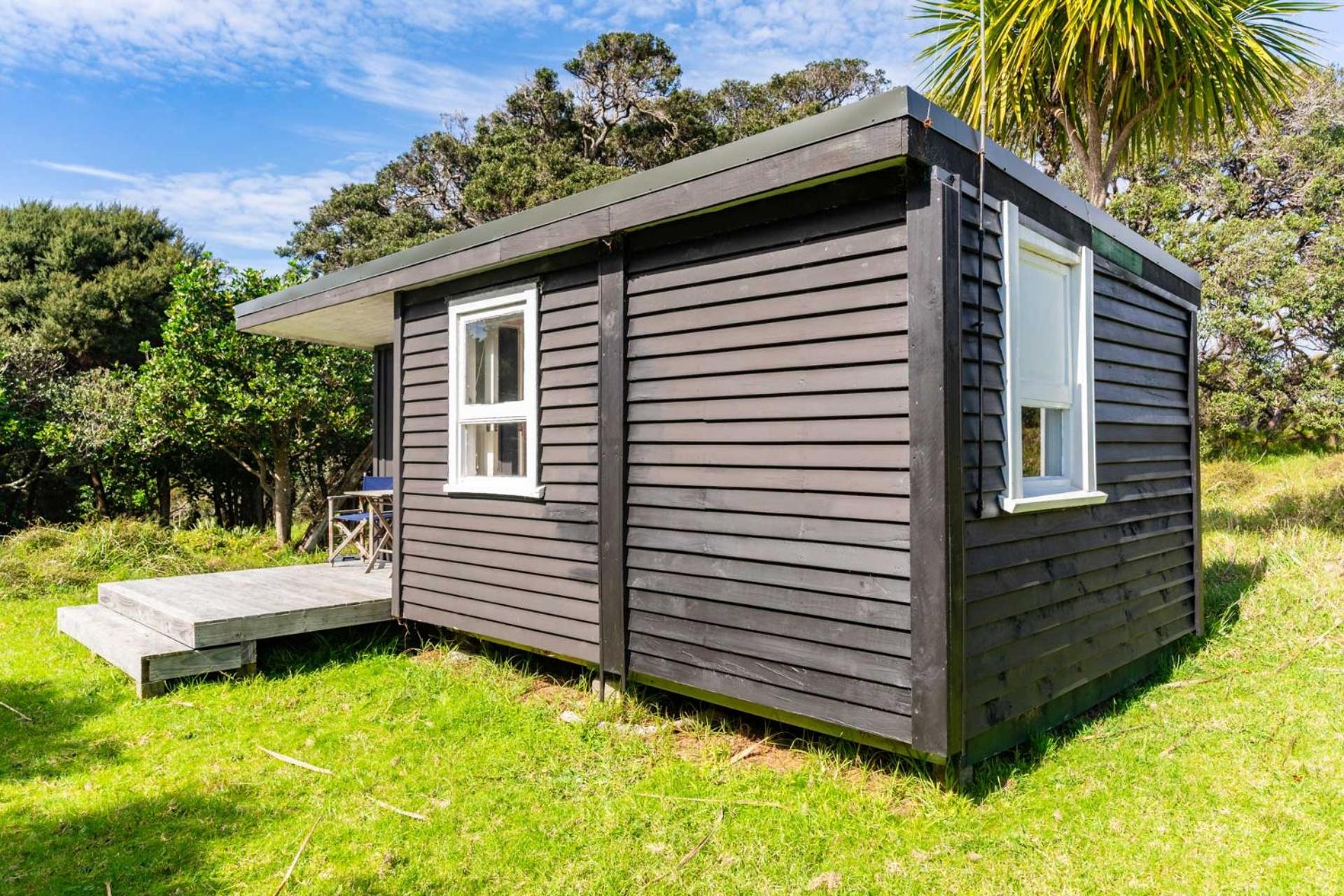 Seaview and Pohutukawa - Pakiri Beach Retreat