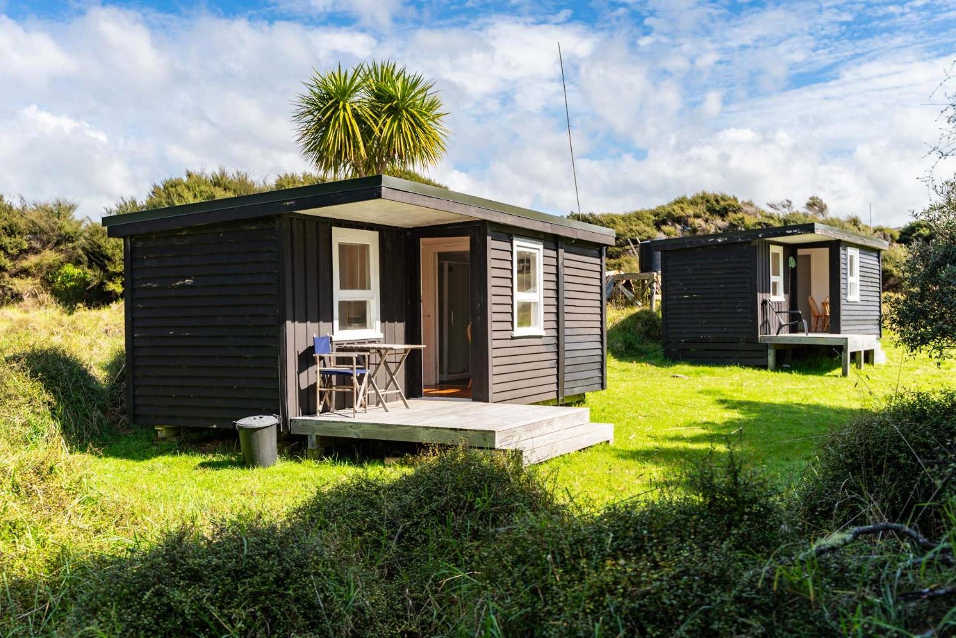 Seaview and Pohutukawa - Pakiri Beach Retreat