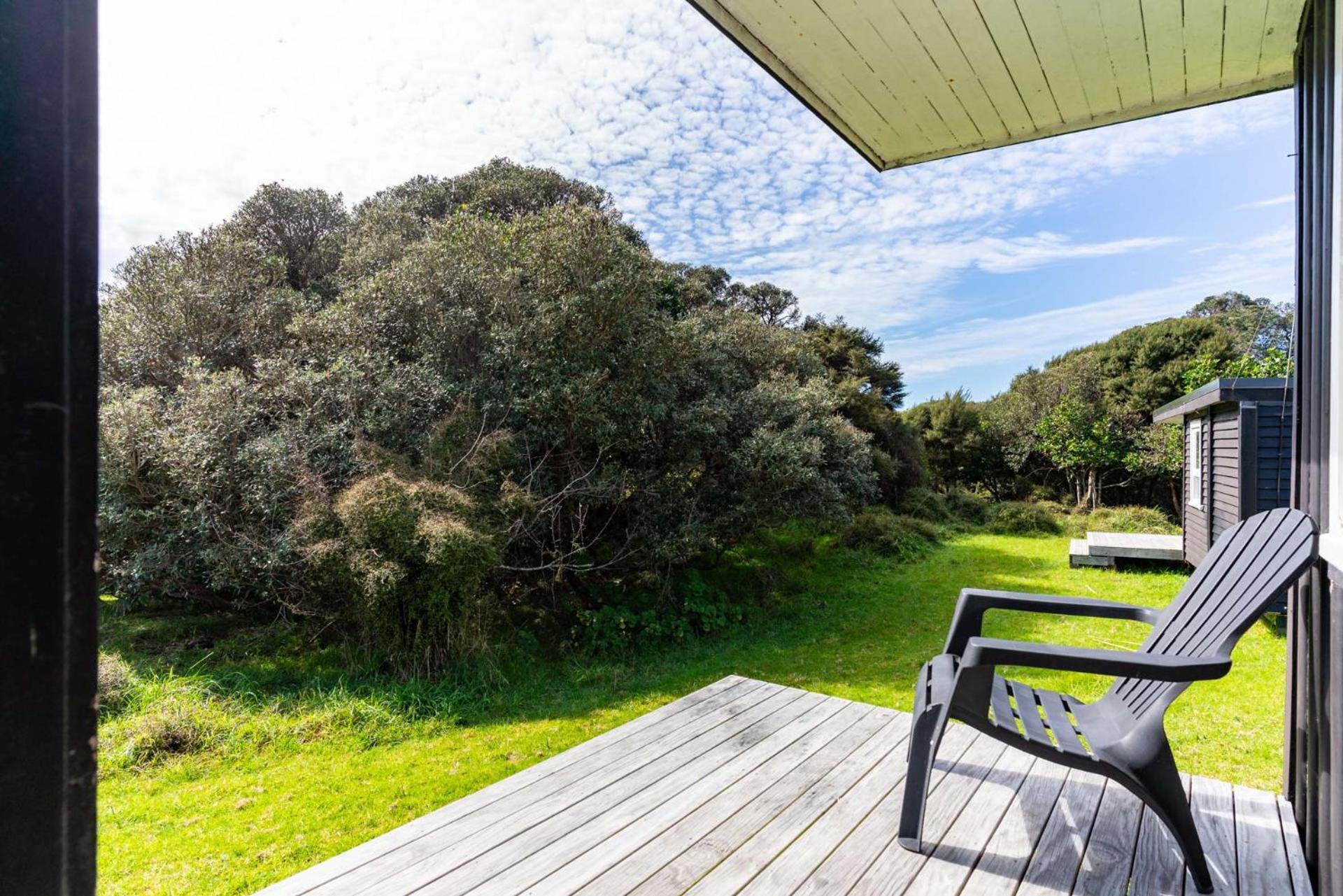 Seaview and Pohutukawa - Pakiri Beach Retreat