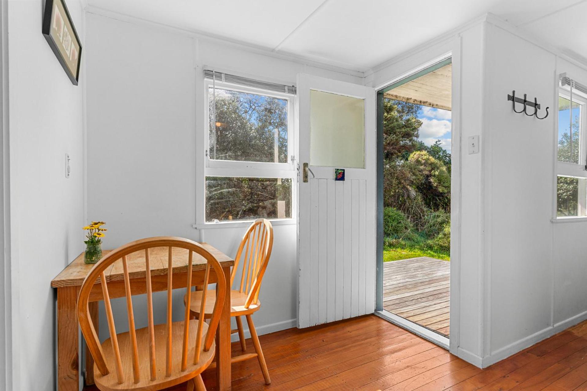 Seaview and Pohutukawa - Pakiri Beach Retreat