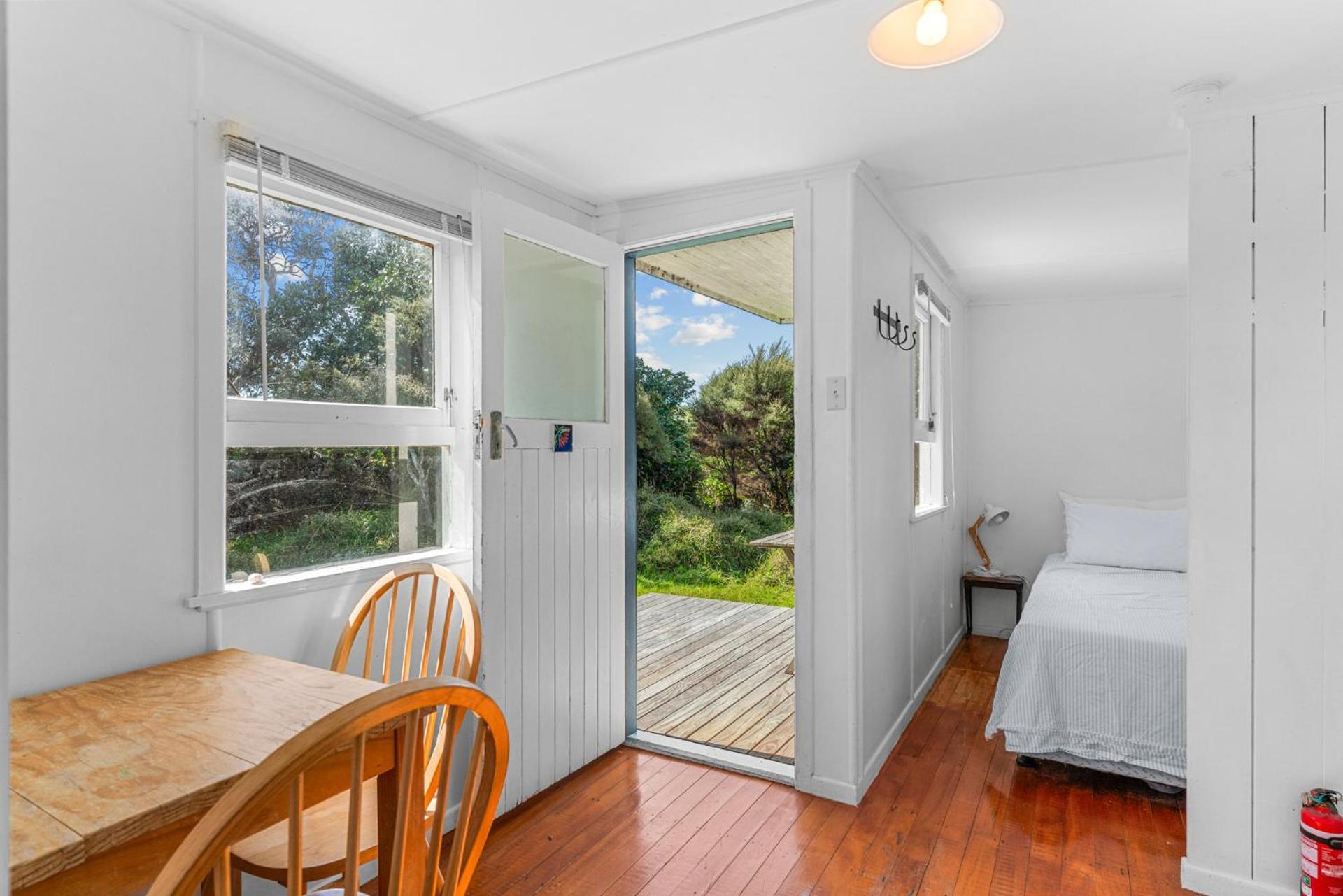 Seaview and Pohutukawa - Pakiri Beach Retreat