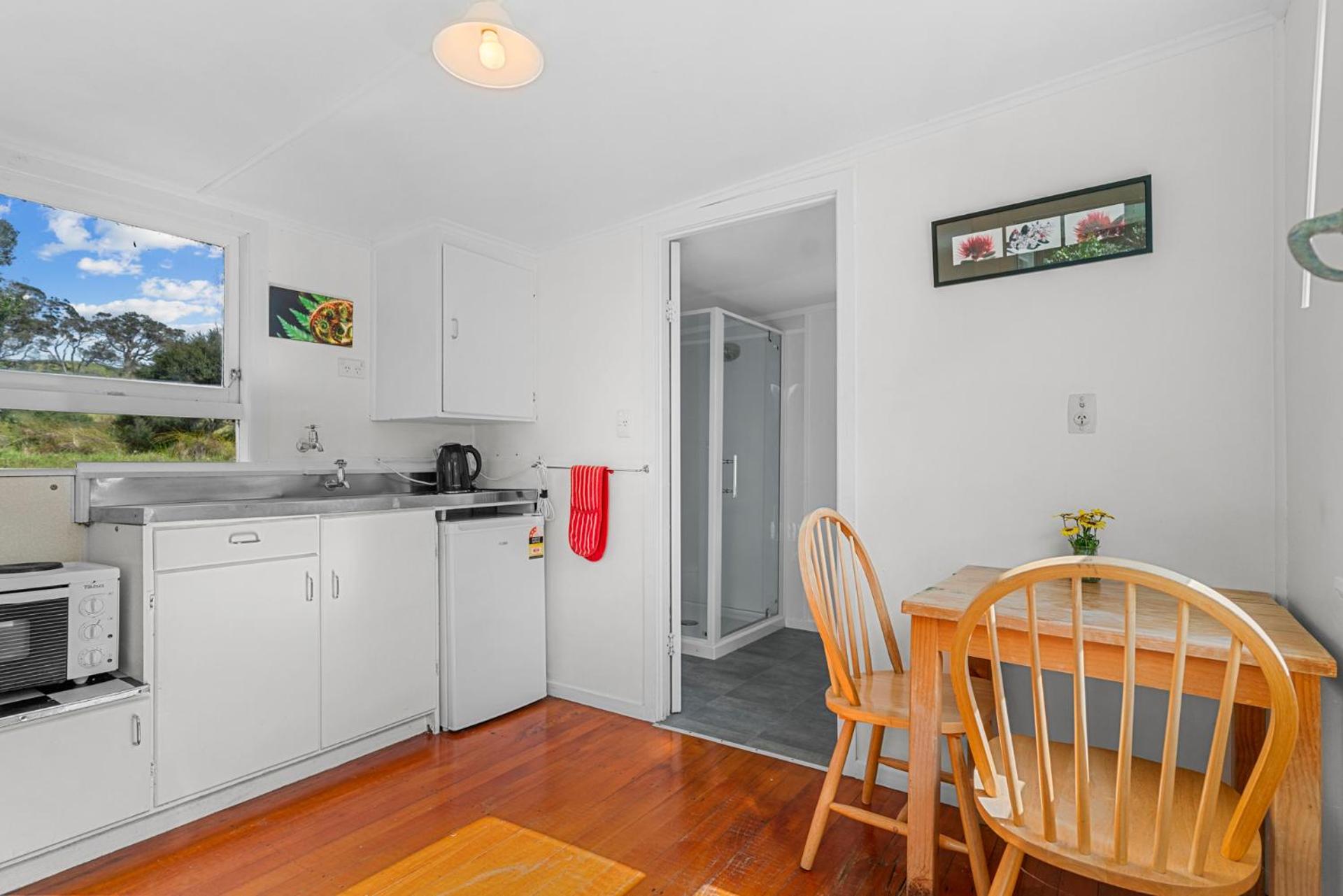 Seaview and Pohutukawa - Pakiri Beach Retreat