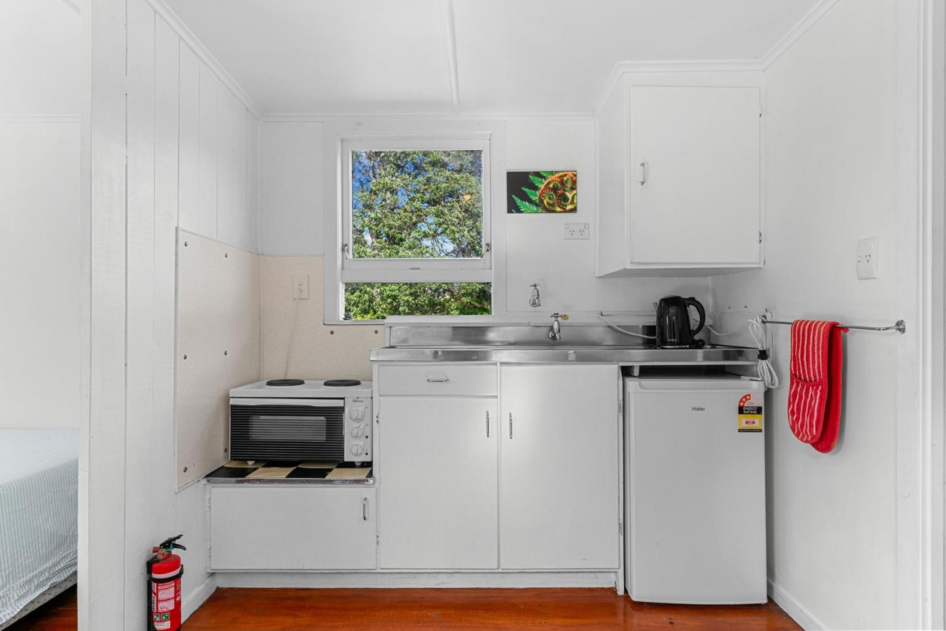 Seaview and Pohutukawa - Pakiri Beach Retreat