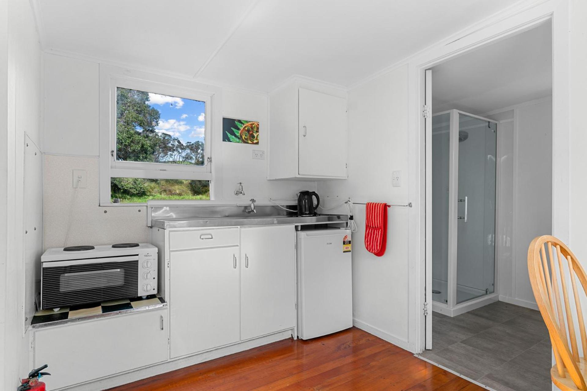Seaview and Pohutukawa - Pakiri Beach Retreat