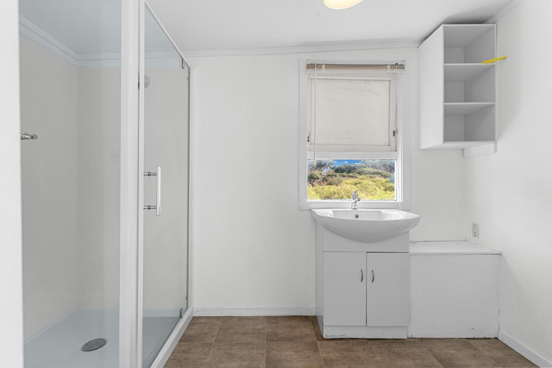 Seaview and Pohutukawa - Pakiri Beach Retreat