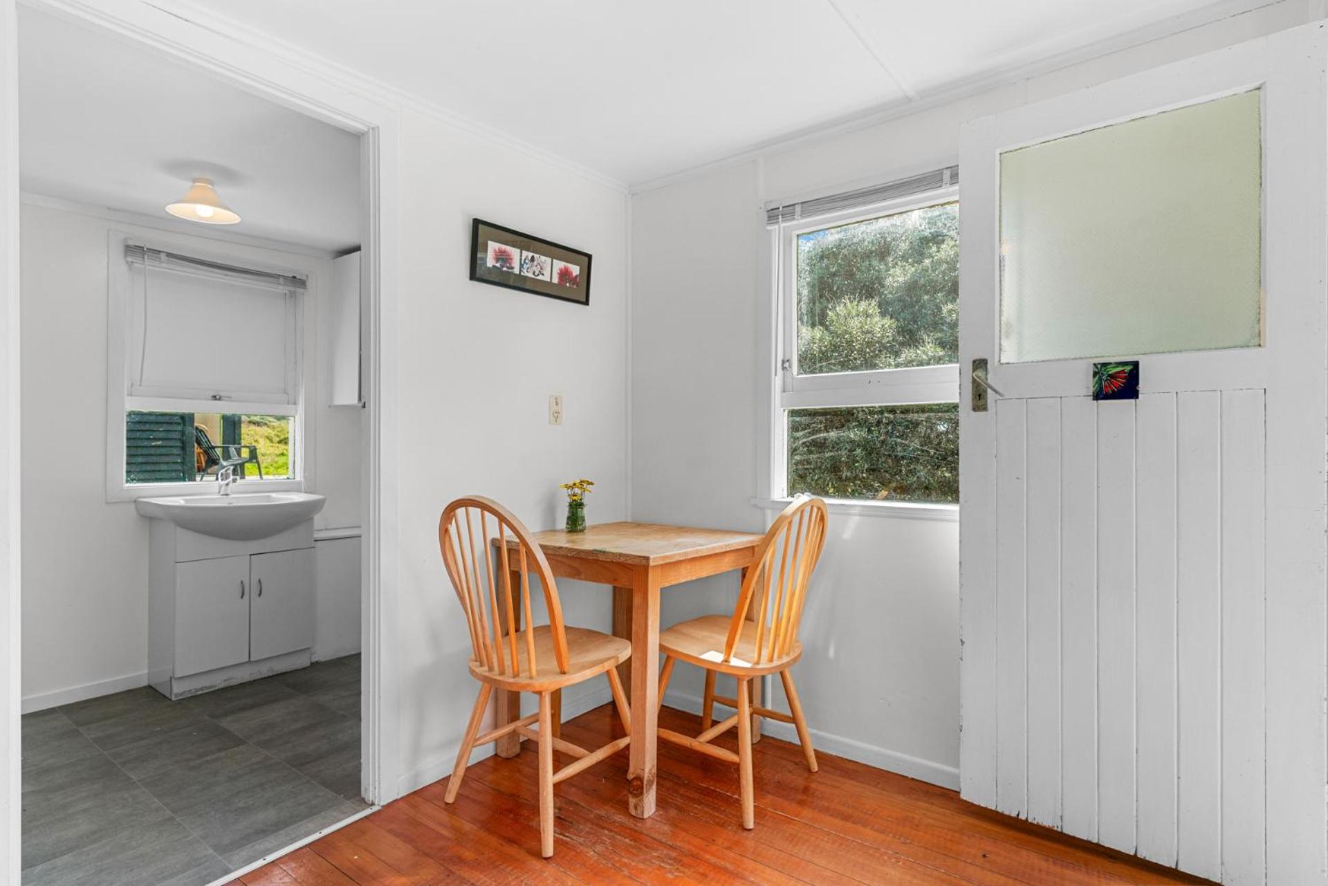 Seaview and Pohutukawa - Pakiri Beach Retreat